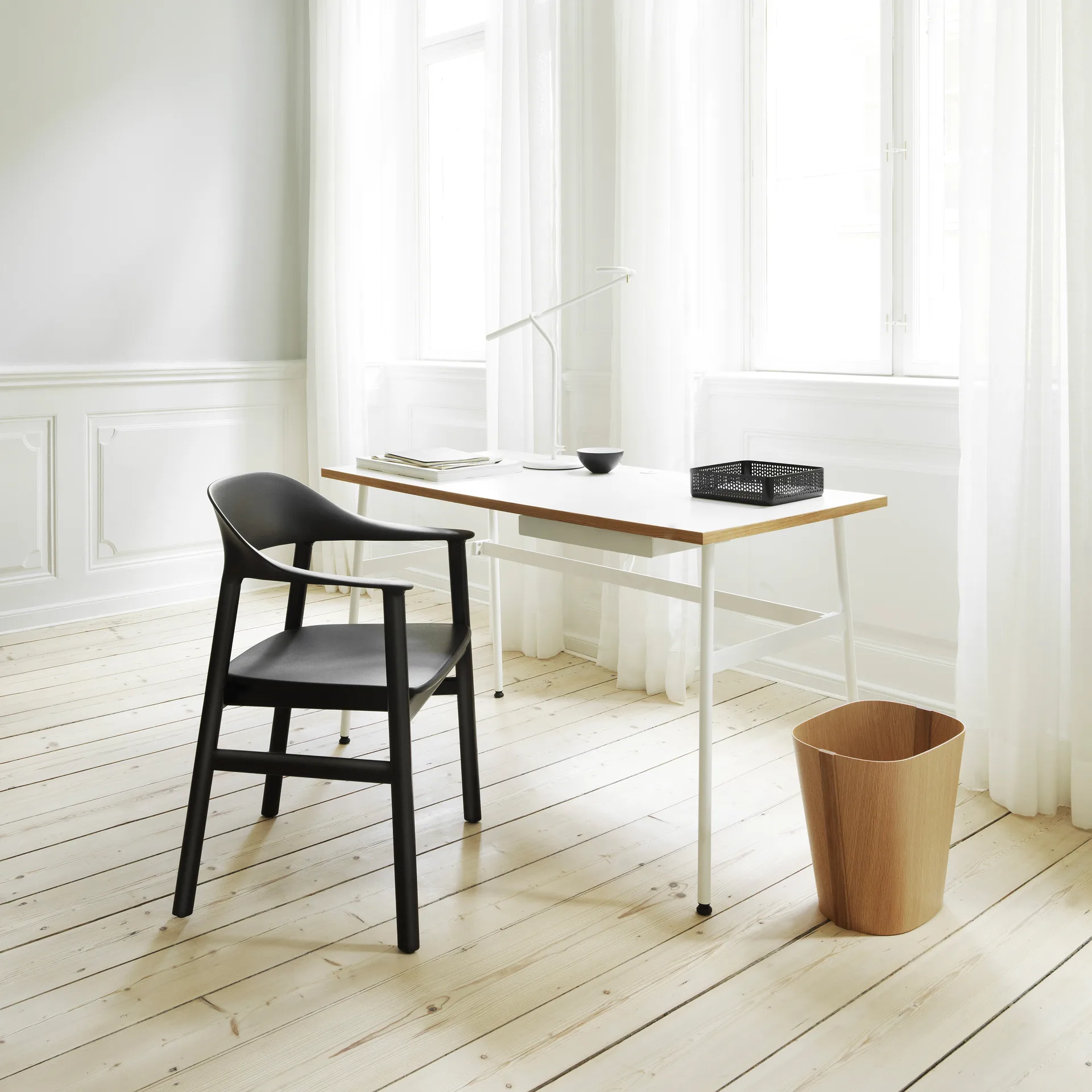 Silla Herit reposabrazos negro roble, negro Normann Copenhagen