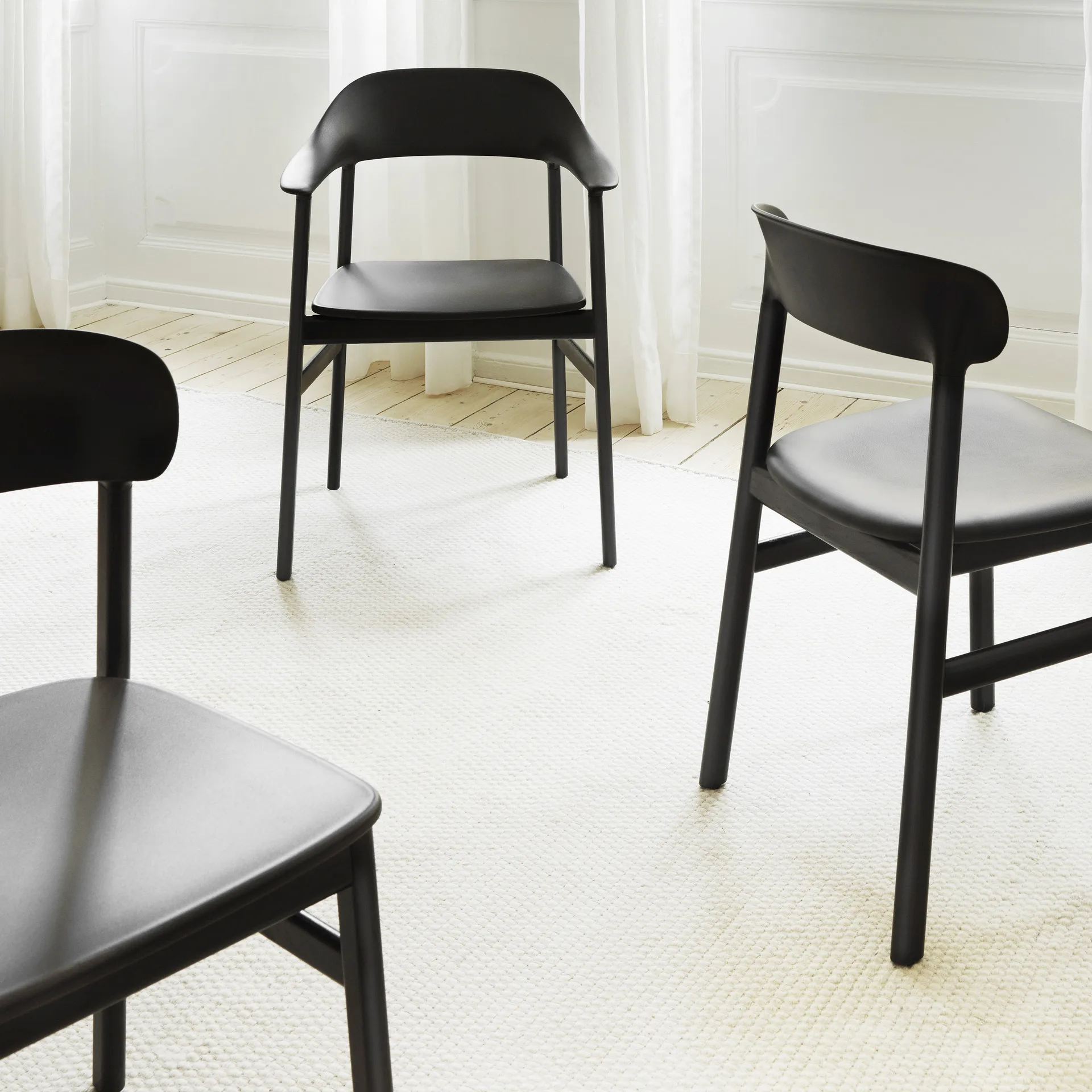 Silla Herit reposabrazos negro roble, negro Normann Copenhagen