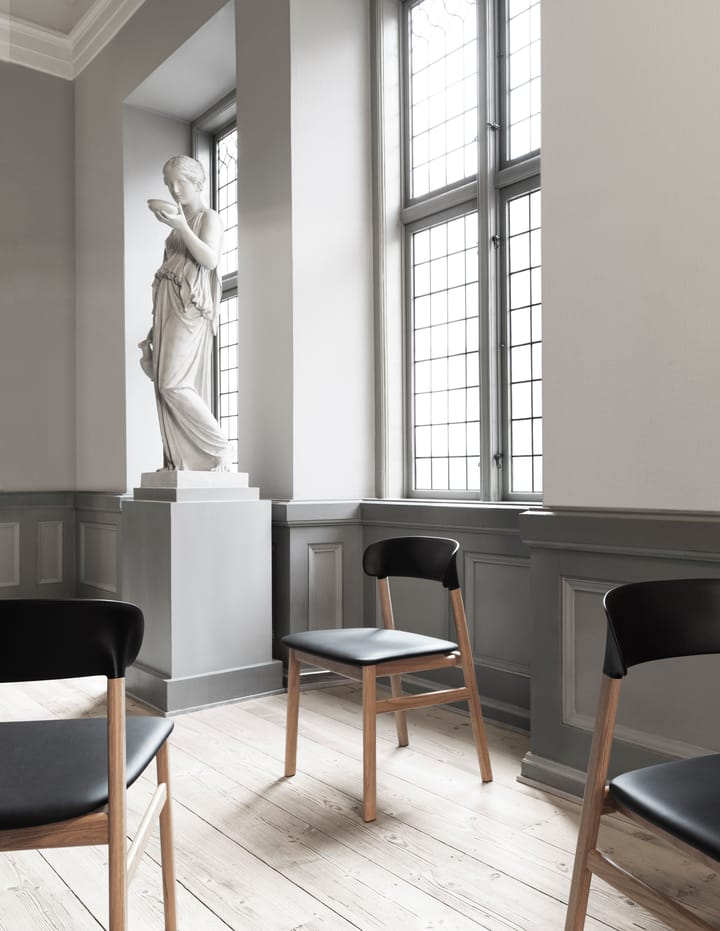 Silla Herit roble, Black Normann Copenhagen