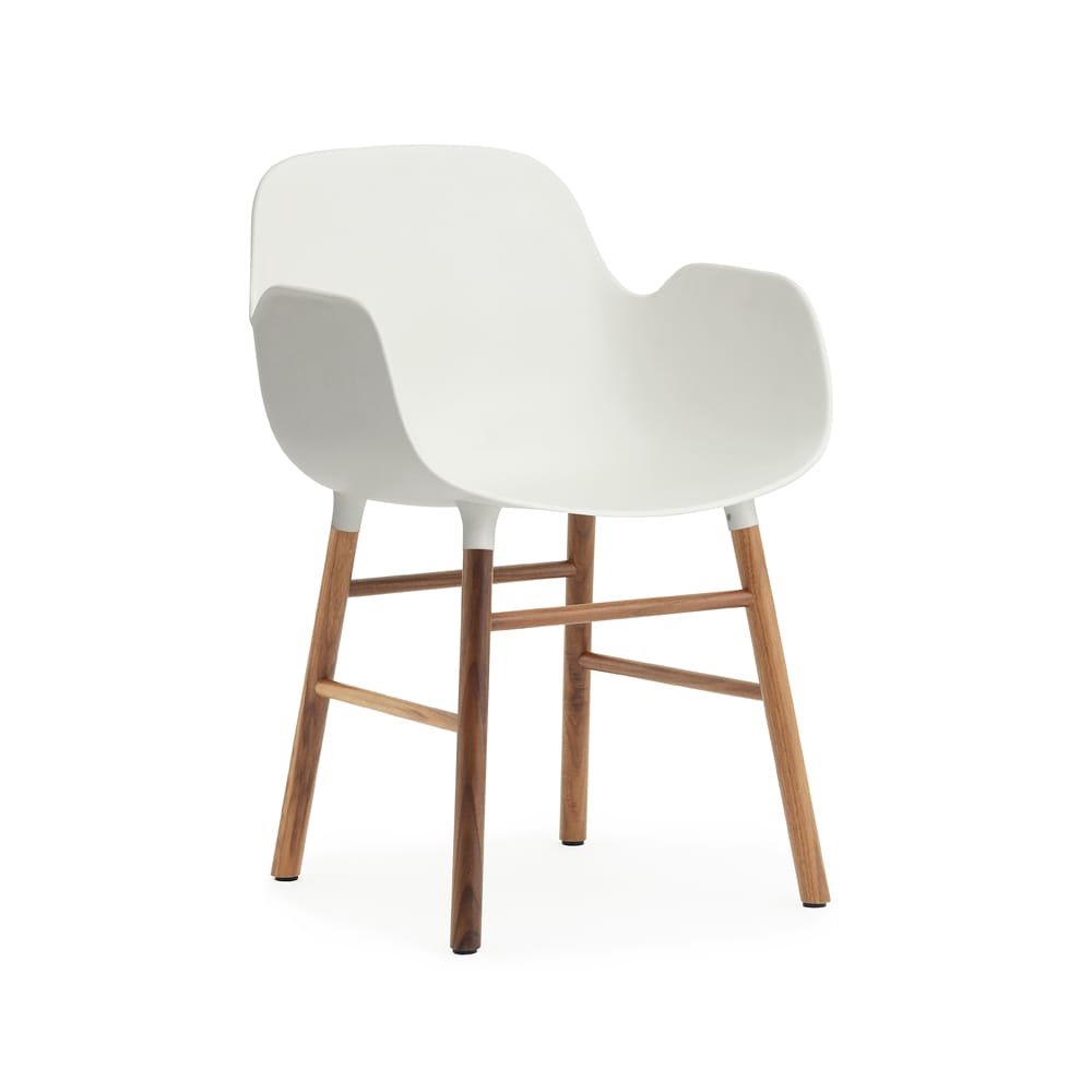 Sillón Form, White, patas de nogal Normann Copenhagen