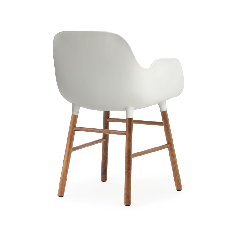 Sillón Form, White, patas de nogal Normann Copenhagen