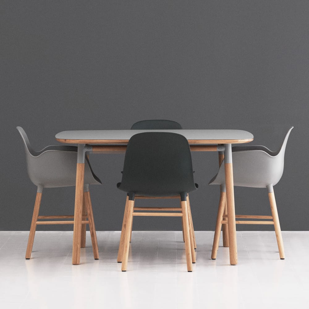 Sillón Form, White, patas de nogal Normann Copenhagen