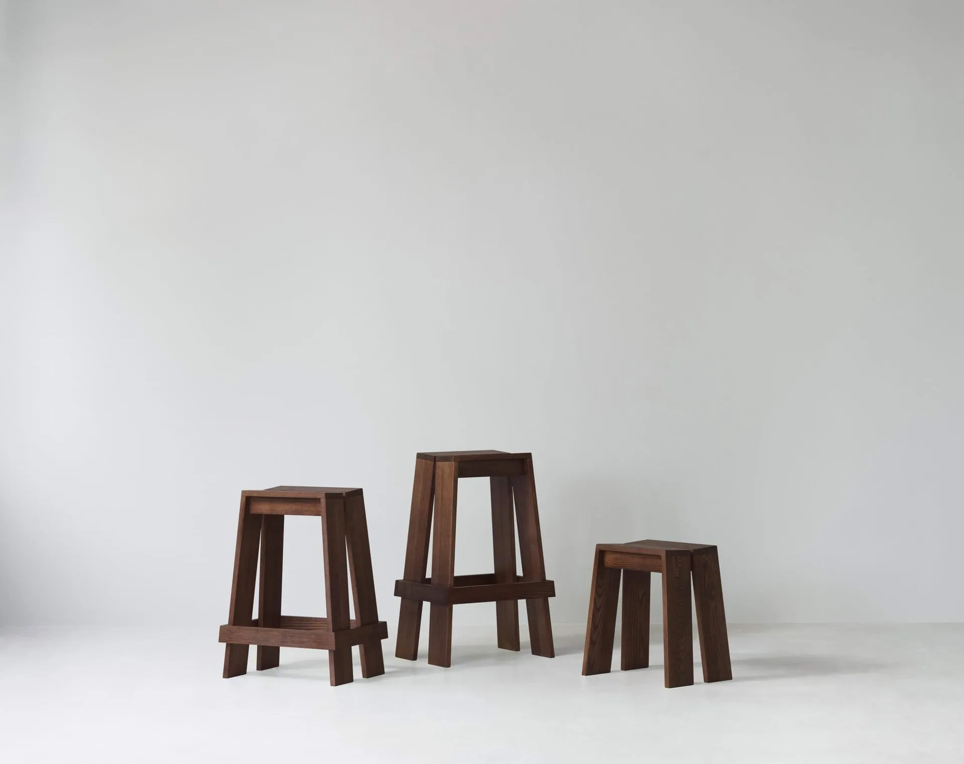 Taburete alto Let 65 cm, Brown Stained Ash Normann Copenhagen
