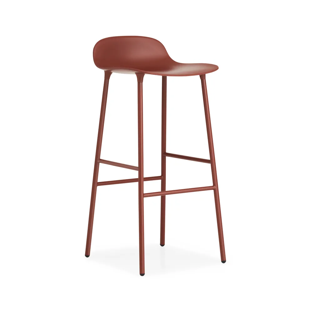 Taburete bar Form alto, Red, patas de acero en rojo lacado Normann Copenhagen