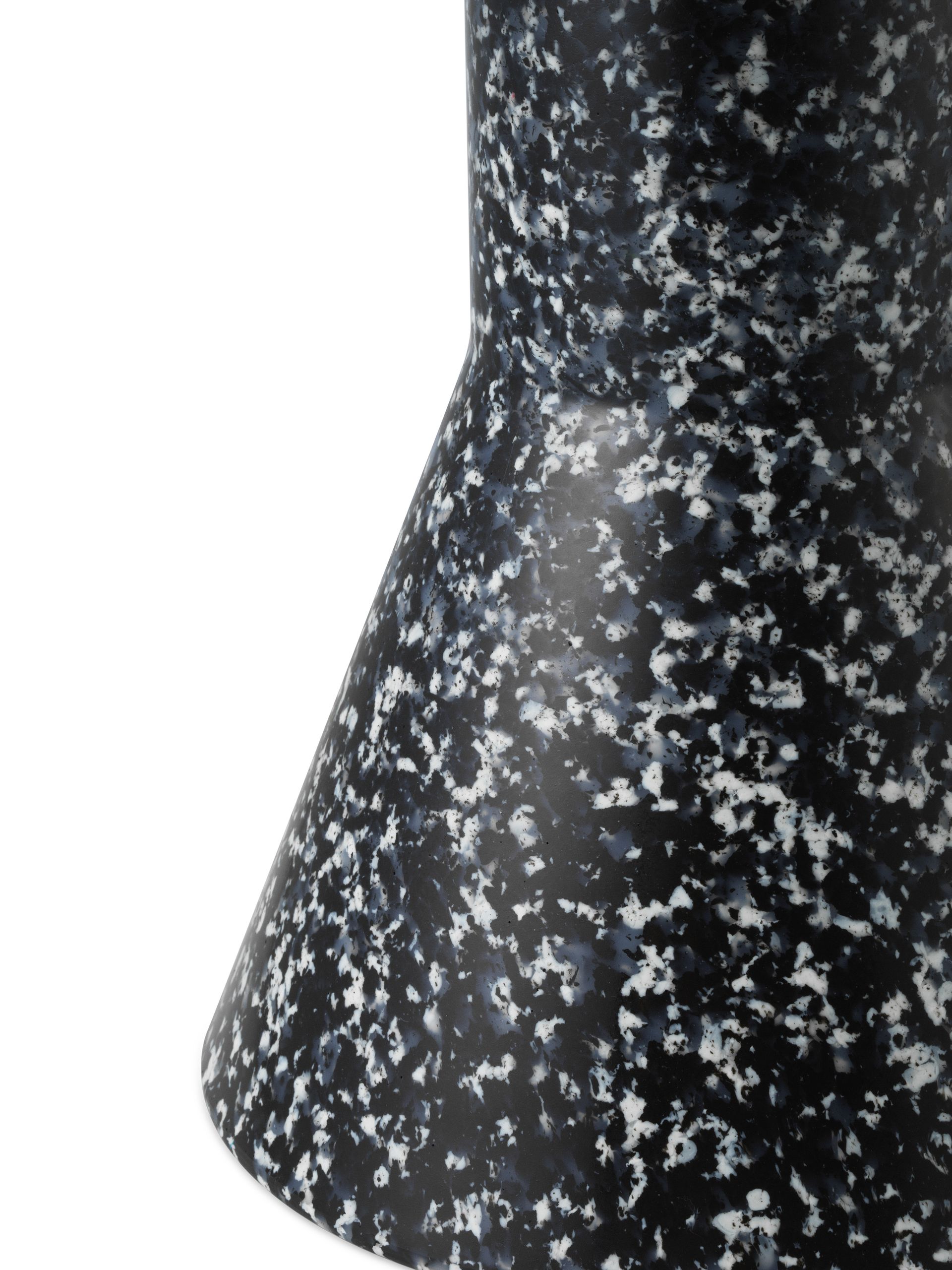 Taburete Bit Cone, negro-blanco Normann Copenhagen