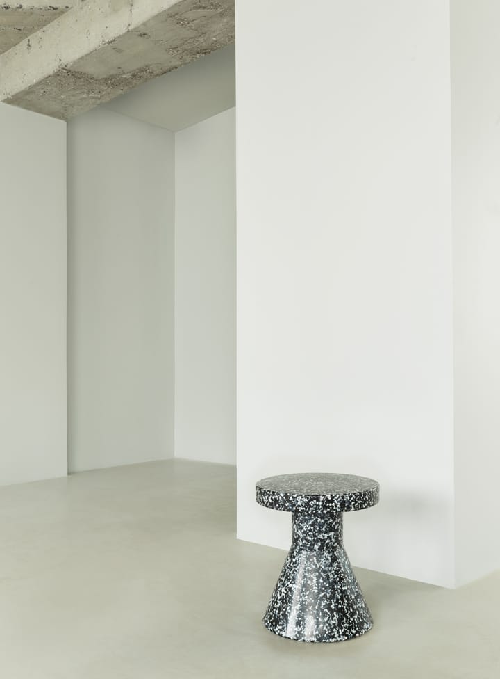 Taburete Bit Cone, negro-blanco Normann Copenhagen