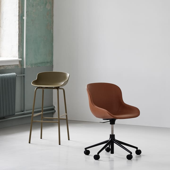Taburete de bar con patas de metal Hyg 65 cm , Verde oliva Normann Copenhagen