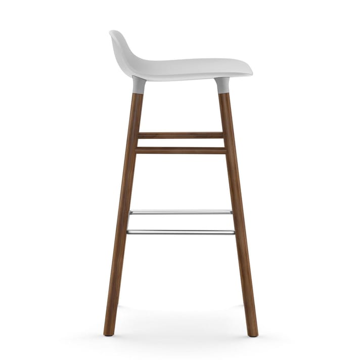 Taburete de bar con patas de nogal Form, blanco Normann Copenhagen