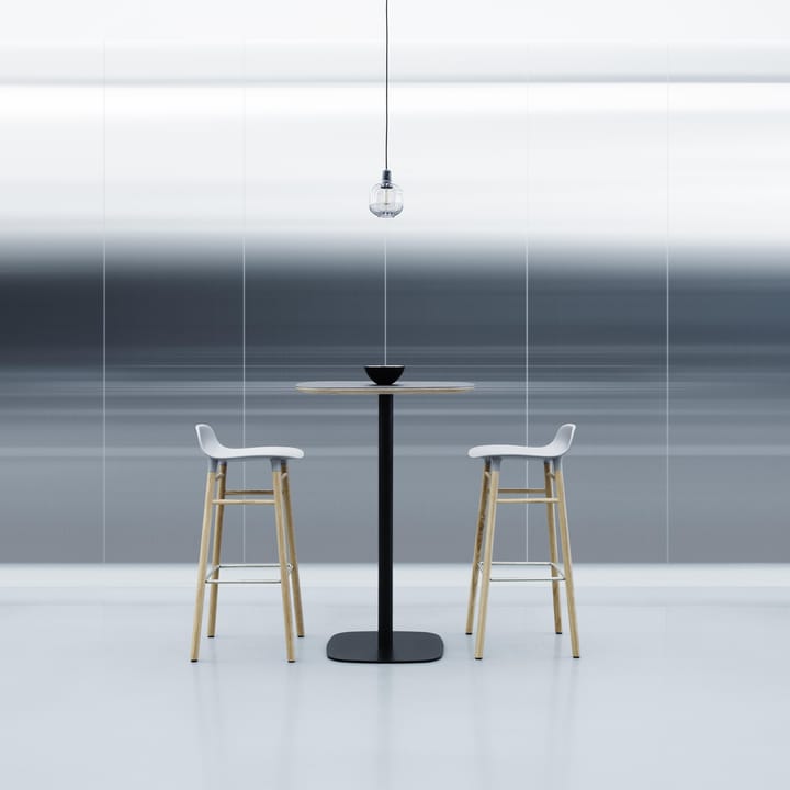 Taburete de bar Form Chair con patas de roble, gris Normann Copenhagen
