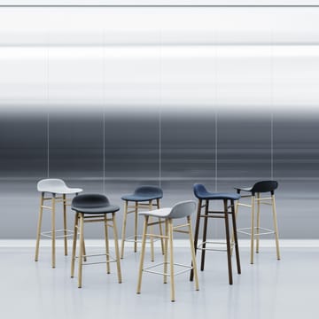 Taburete de bar Form Chair con patas de roble - negro - Normann Copenhagen