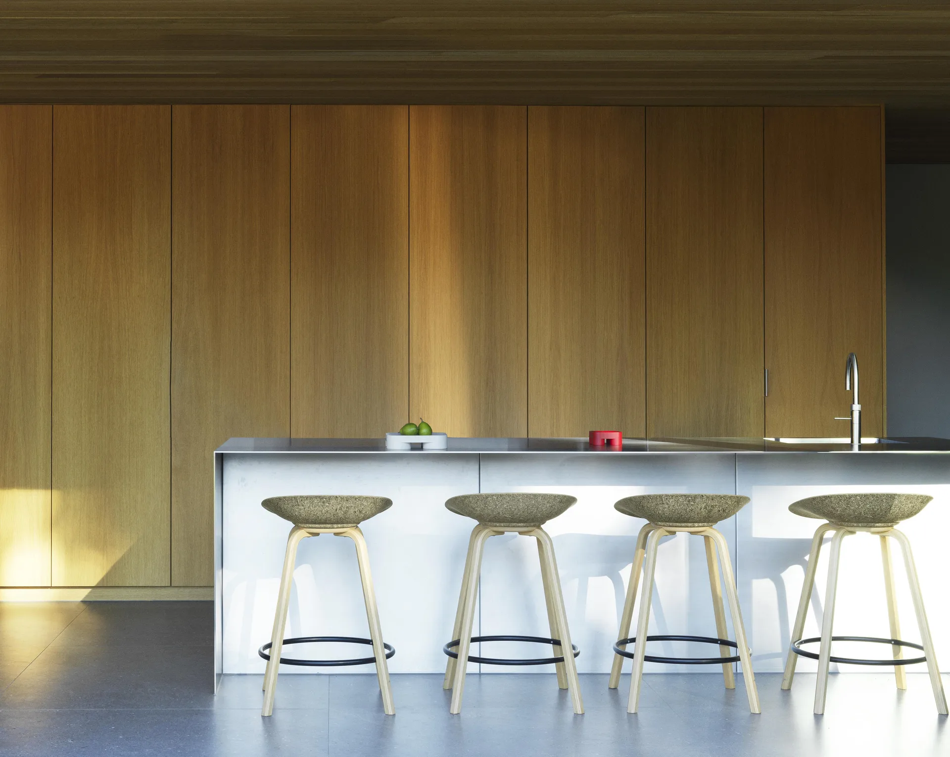 Taburete de bar Mat Barstool 65 cm, Seaweed-haya-acero negro Normann Copenhagen