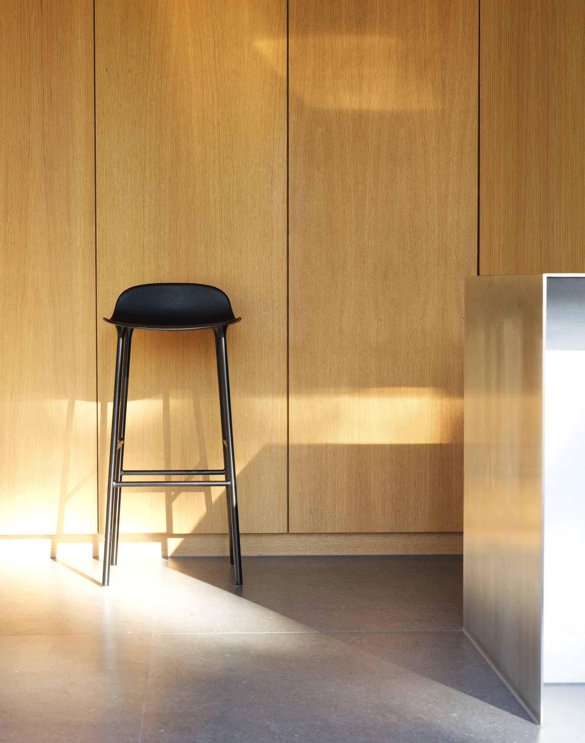 Taburete Form Chair con patas de metal, negro, pack de 2 Normann Copenhagen