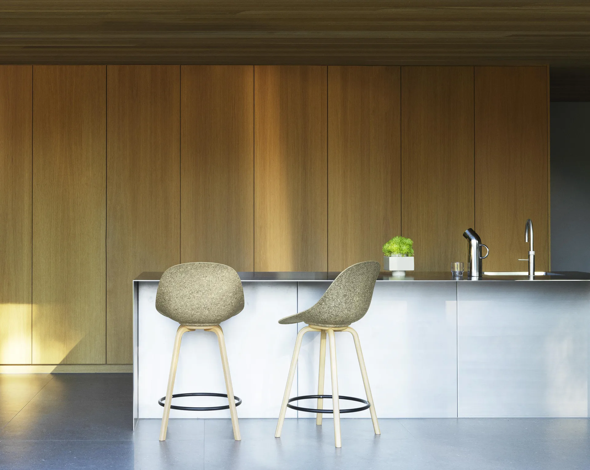 Taburete Mat Bar Chair 65 cm, Seaweed-beech-black steel Normann Copenhagen