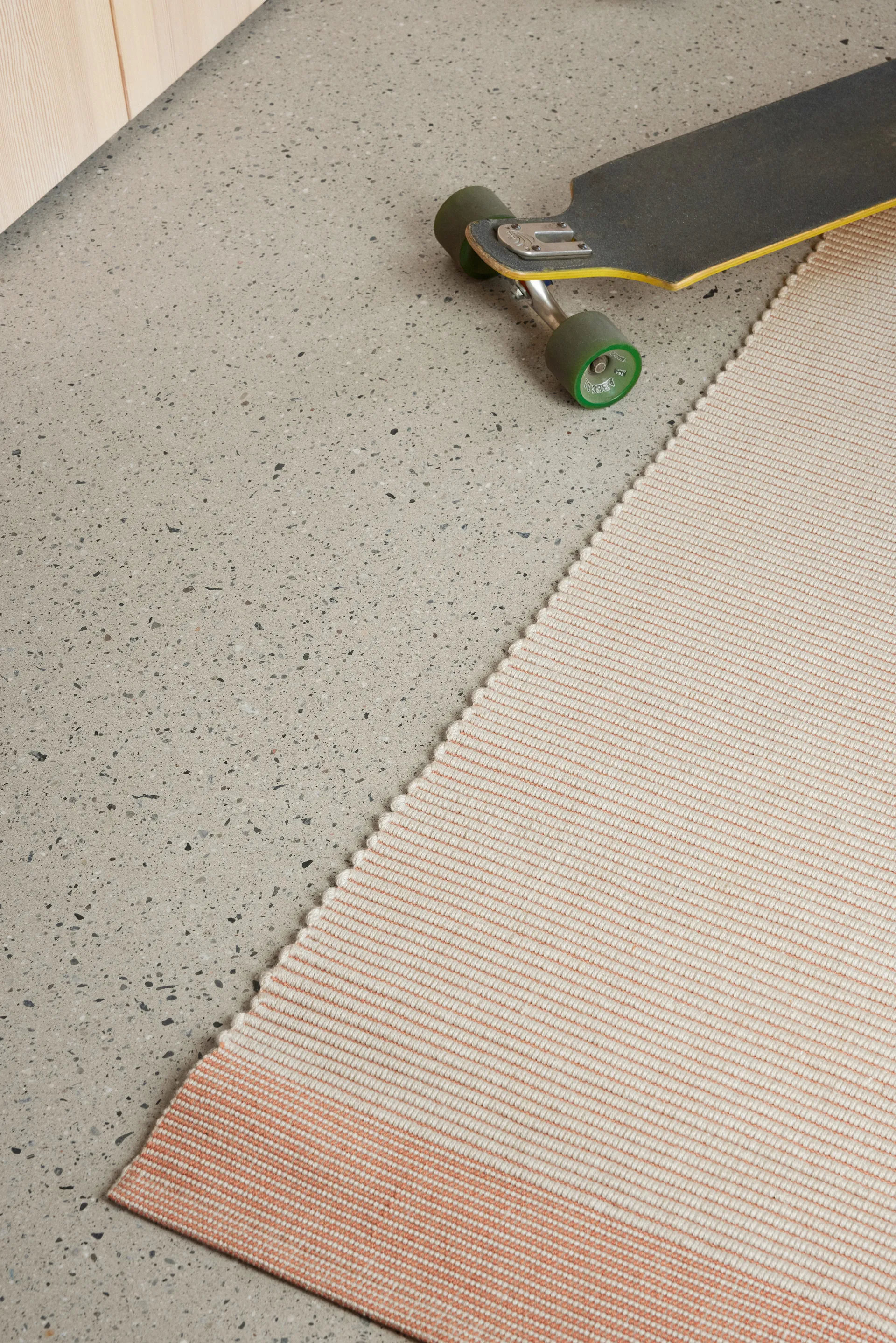 Alfombra de recibidor Spool 80x200 cm, Grey-red Northern