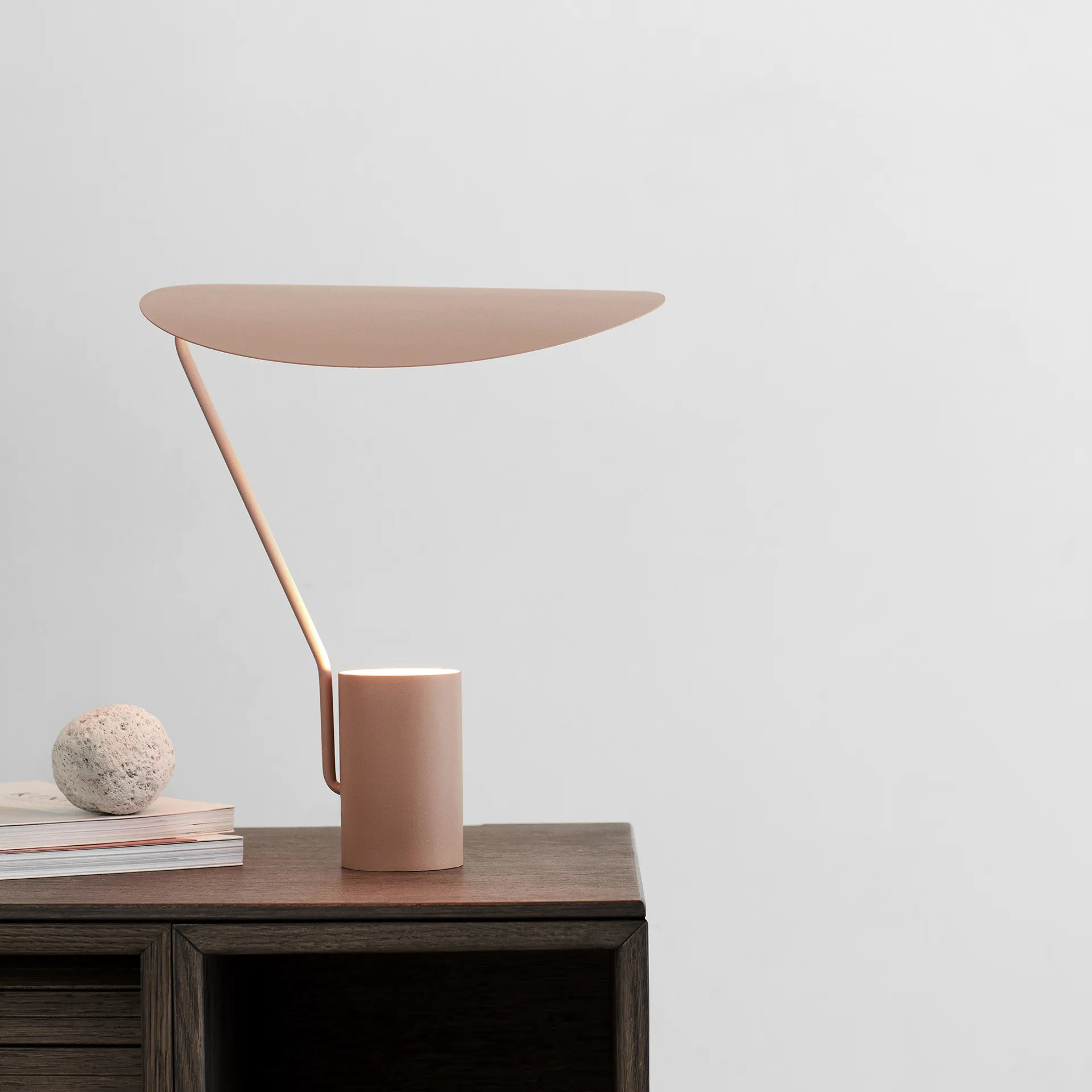 Lámpara de mesa Ombre, beige cálido Northern