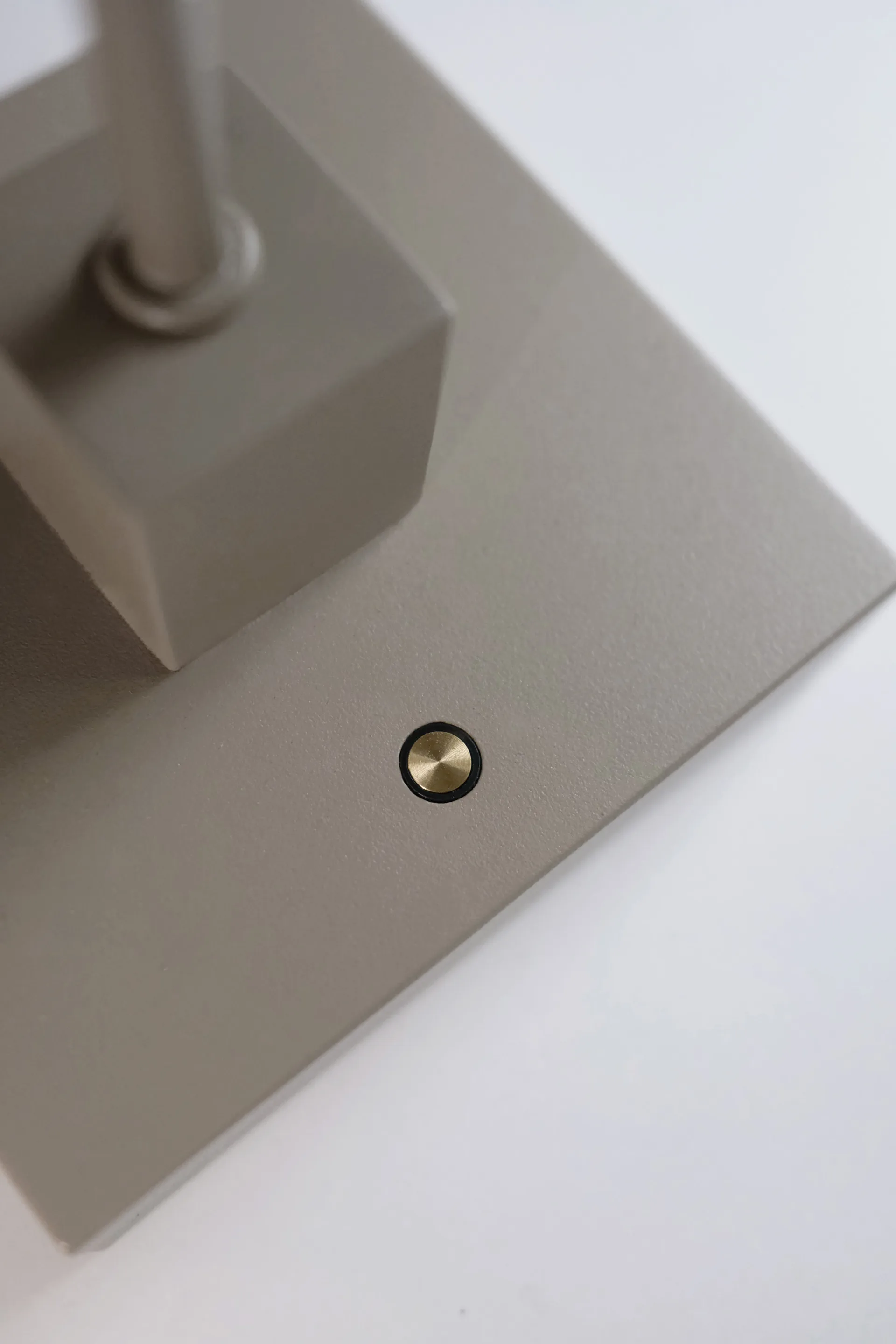 Lámpara de mesa portátil Snowball 33 cm, Grey beige Northern