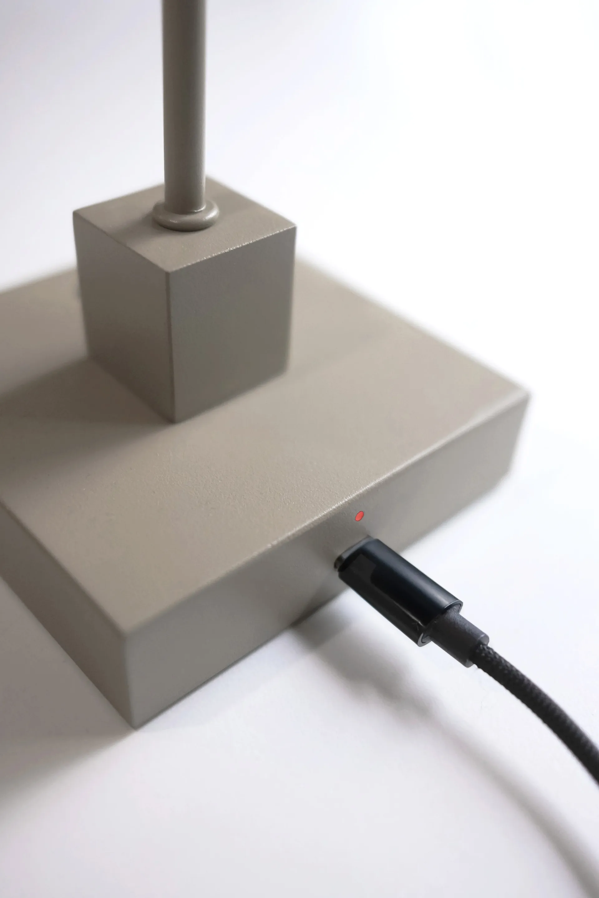 Lámpara de mesa portátil Snowball 33 cm, Grey beige Northern