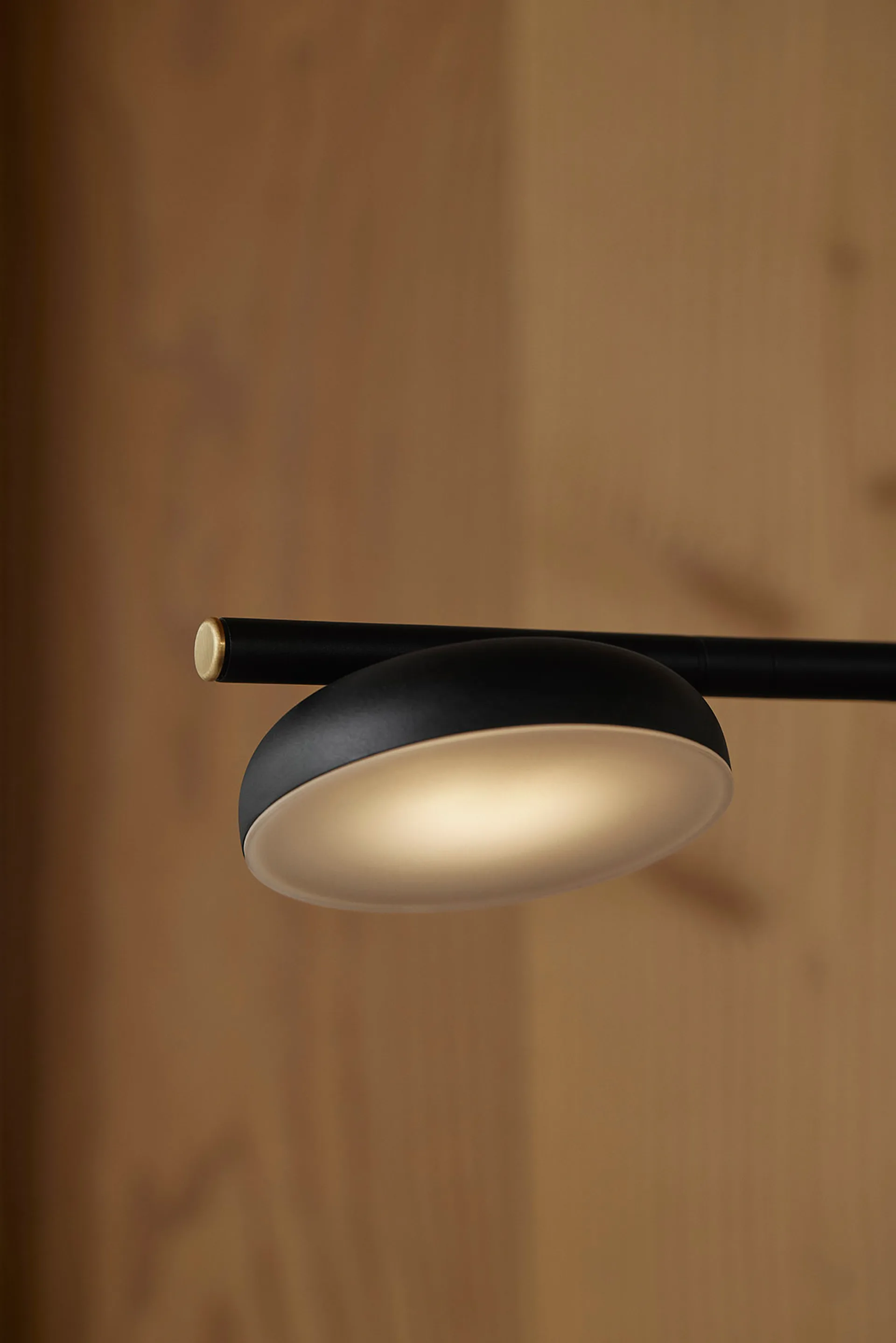 Lámpara de mesa Salto, Negro Northern