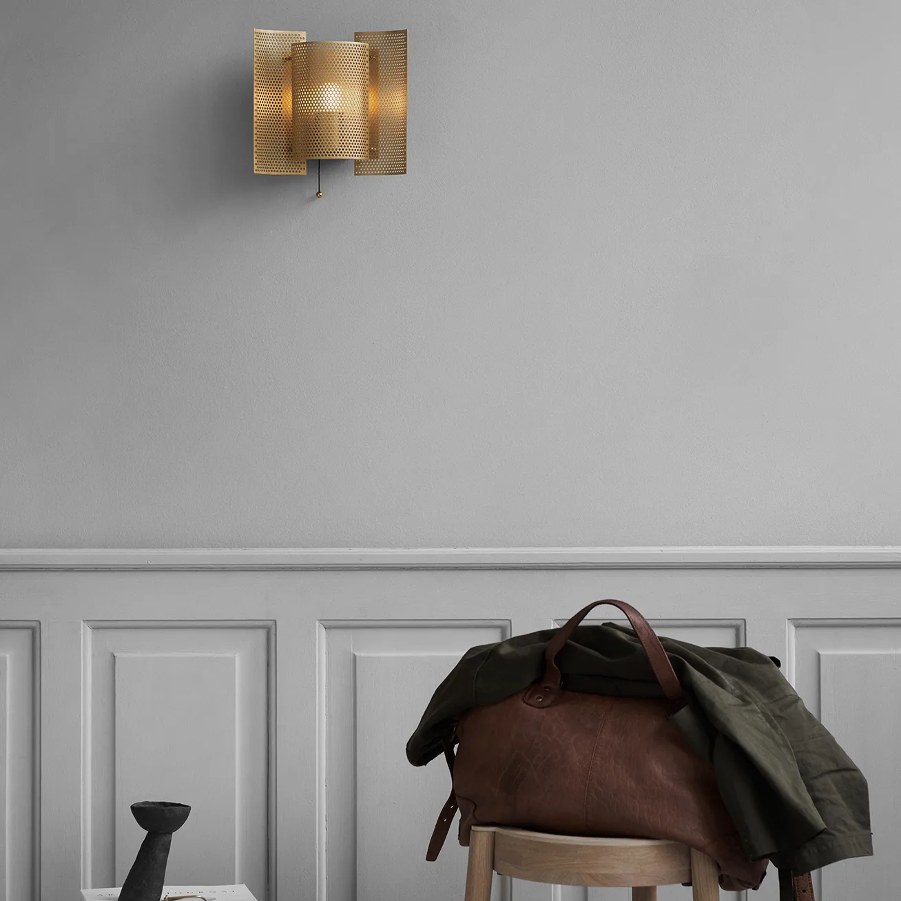 Lámpara de pared Butterfly perforada, latón Northern