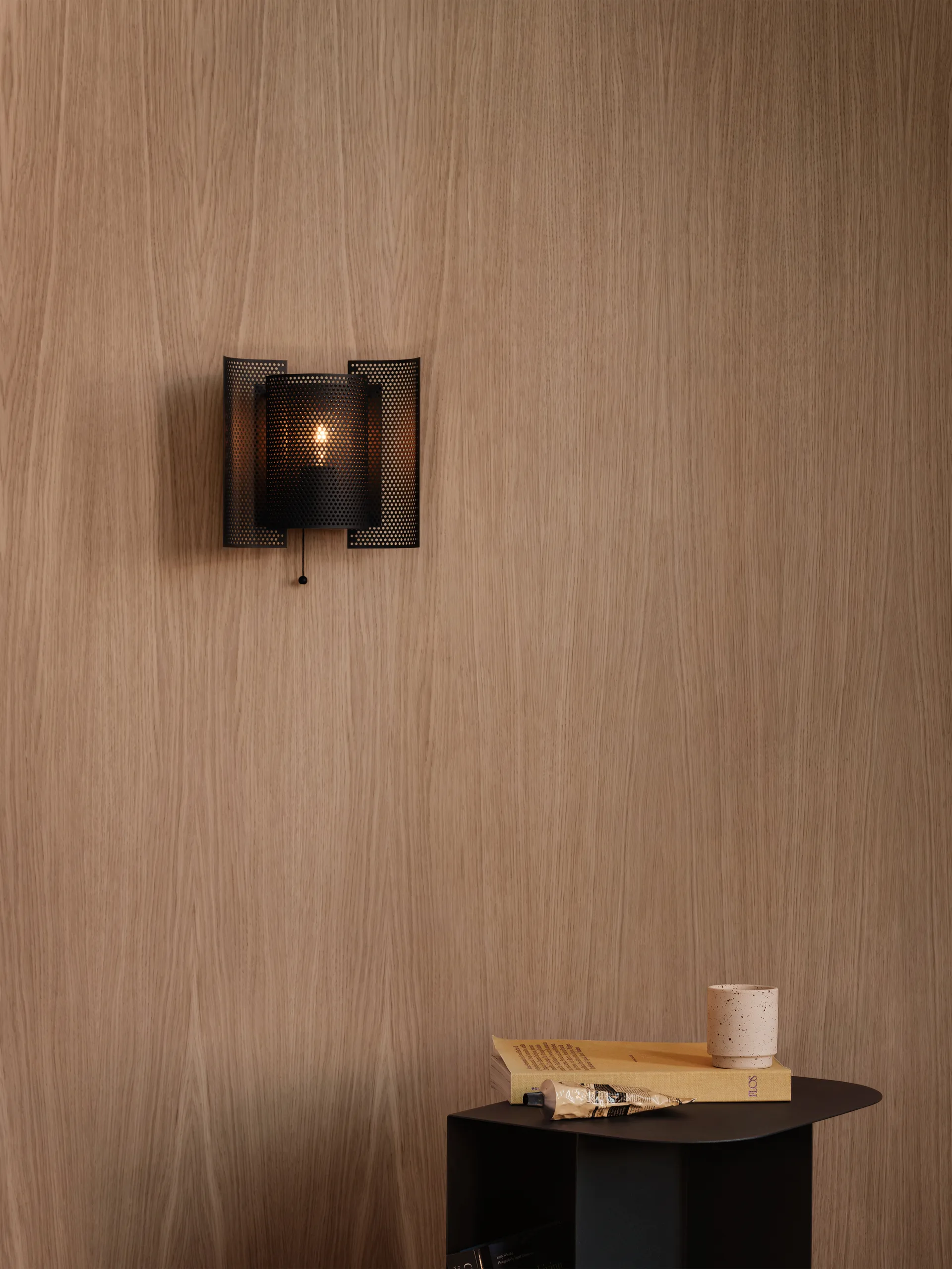 Lámpara de pared Butterfly perforada, negro Northern