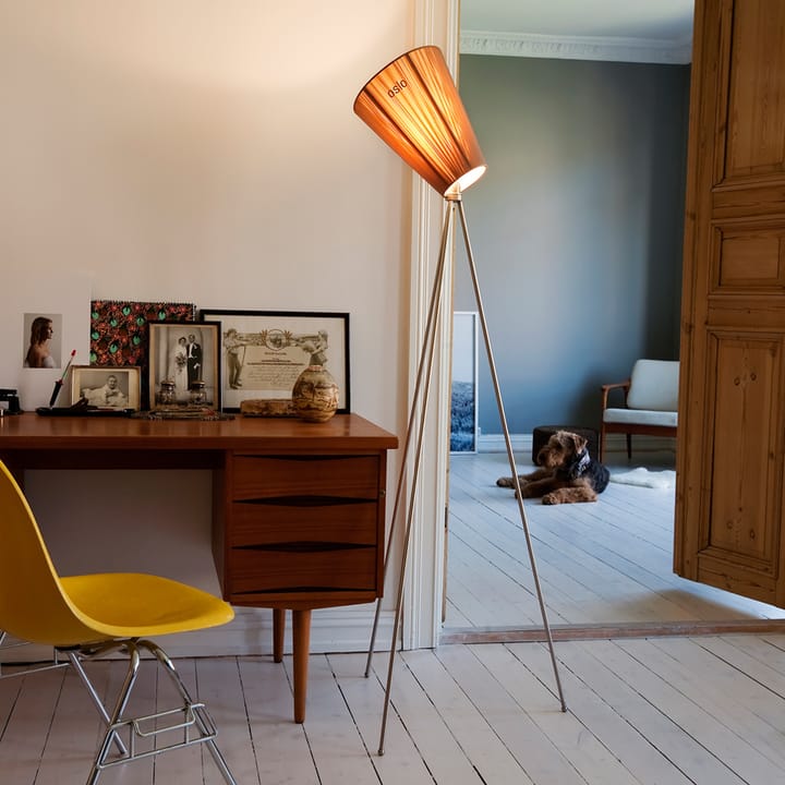 Lámpara de pie Oslo Wood, Beige, base blanco mate Northern