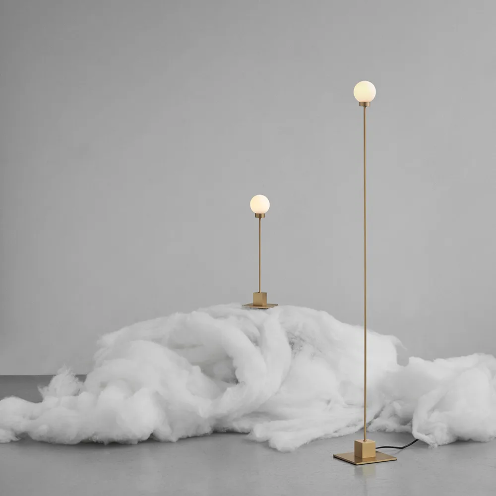 Lámpara de pie Snowball, Steel, vidrio opal blanco Northern