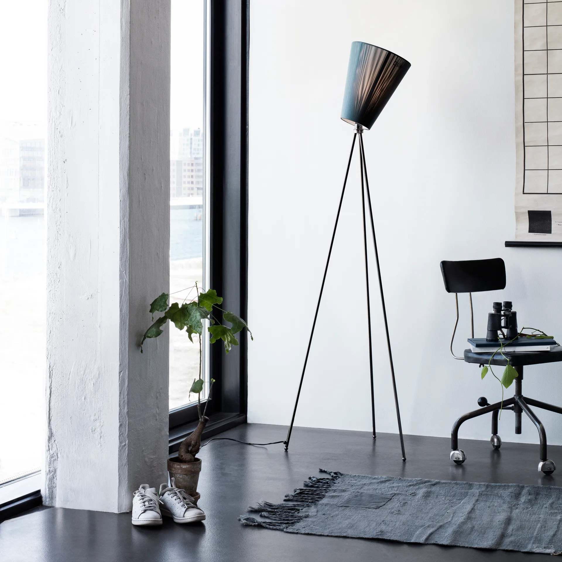 Pantalla para lámpara de pie Oslo Wood, negro Northern