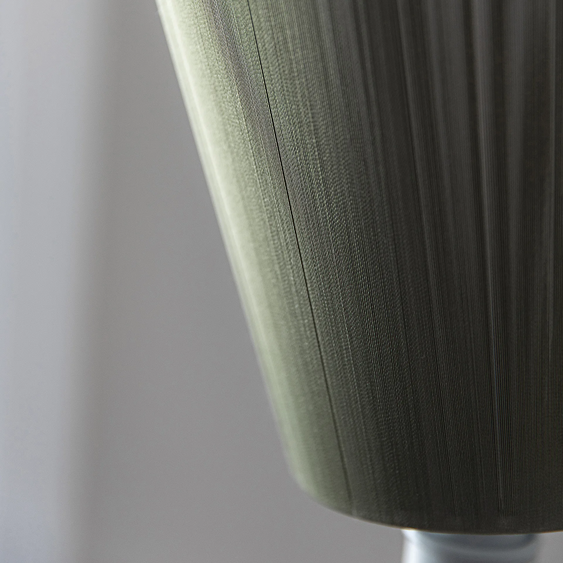 Pantalla para lámpara de pie Oslo Wood, verde oliva Northern