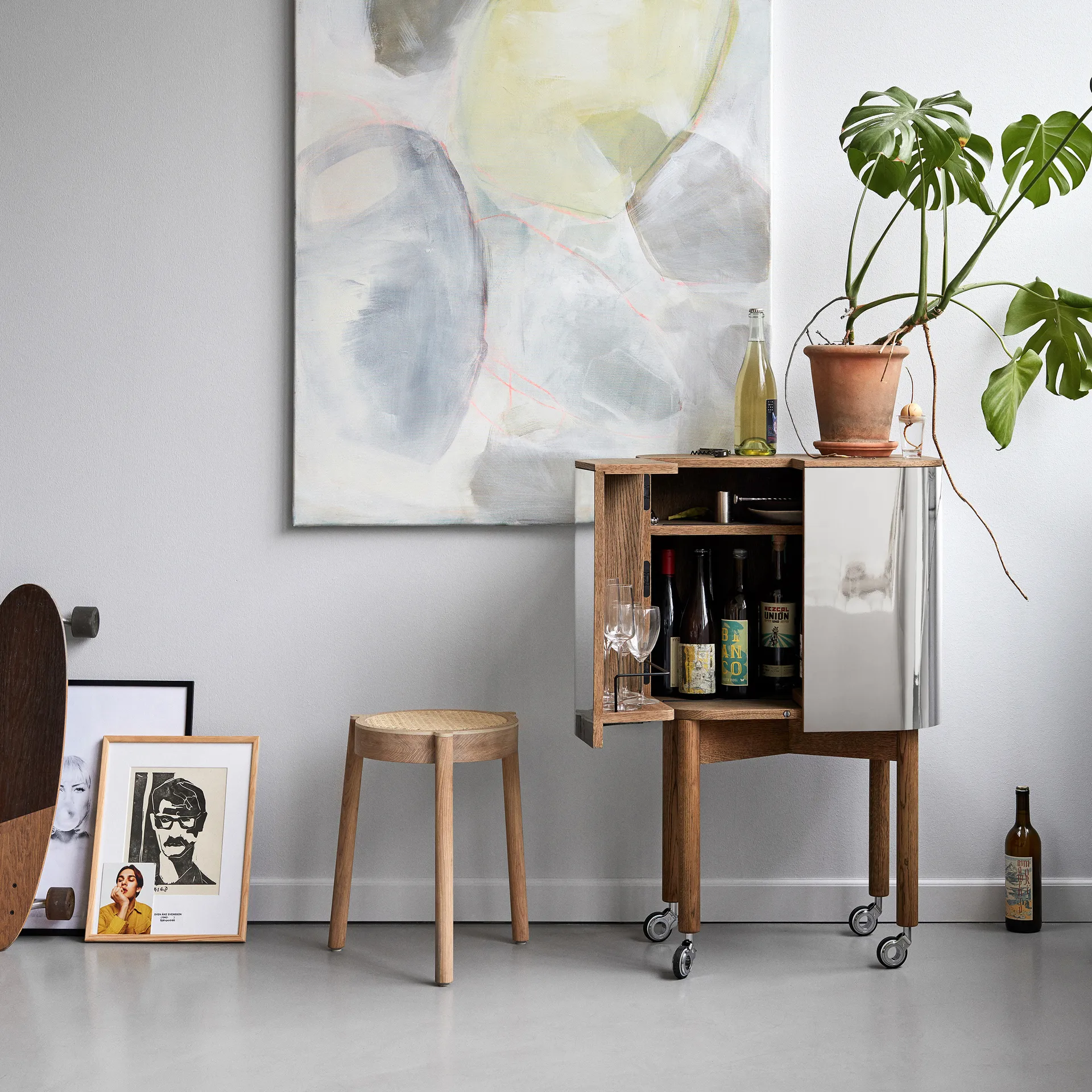 Vitrina bar con ruedas Loud , Roble ahumado Northern