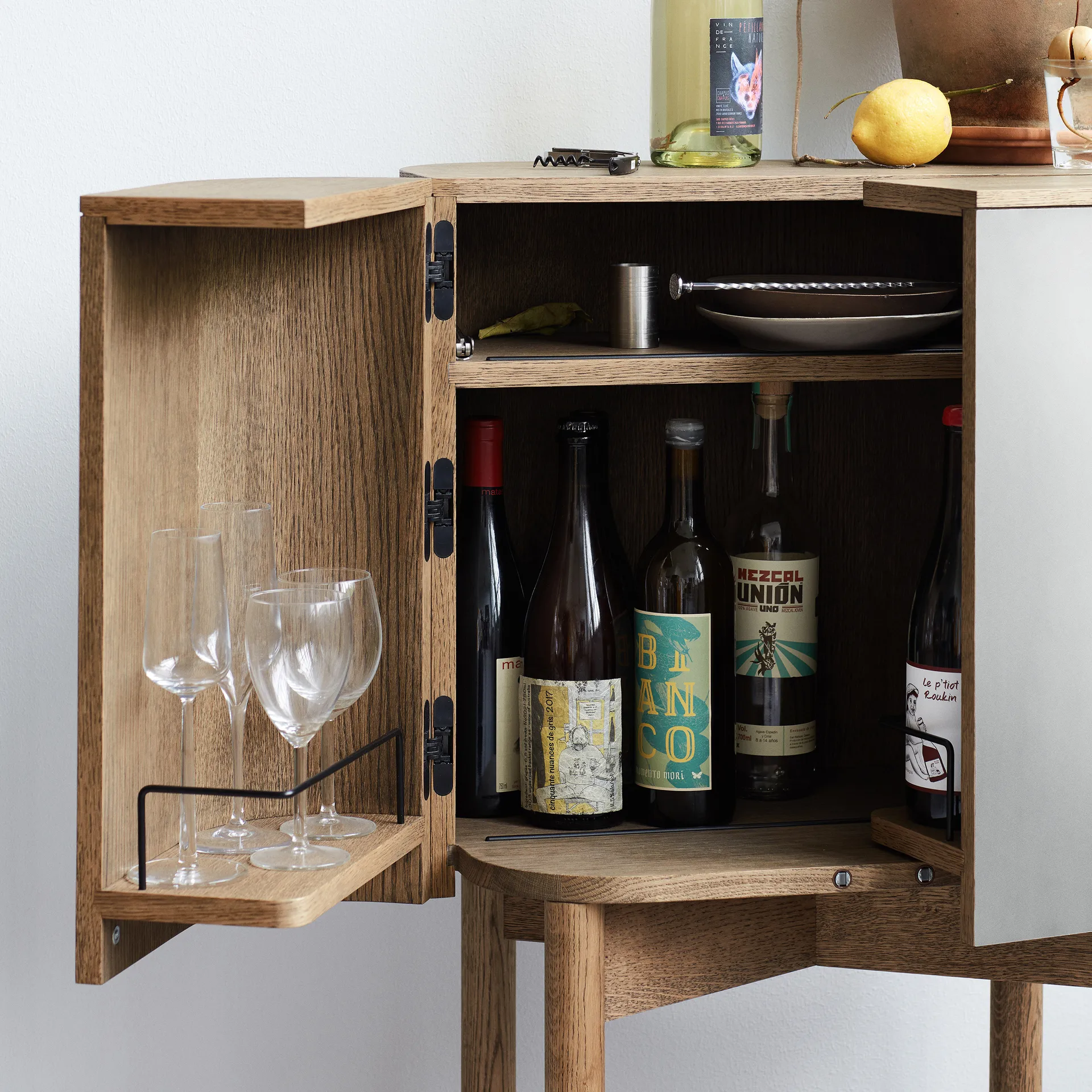 Vitrina bar con ruedas Loud , Roble ahumado Northern