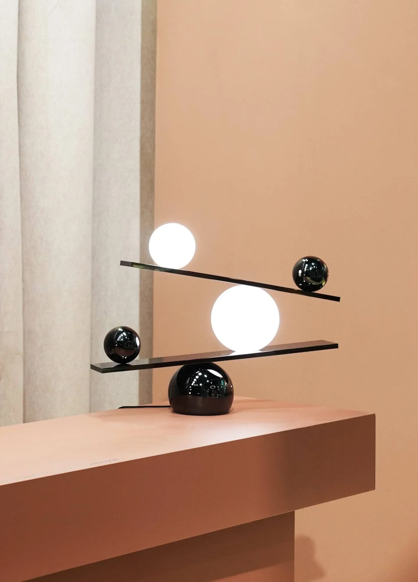 Lámpara de mesa Balance, Black, v2 Oblure