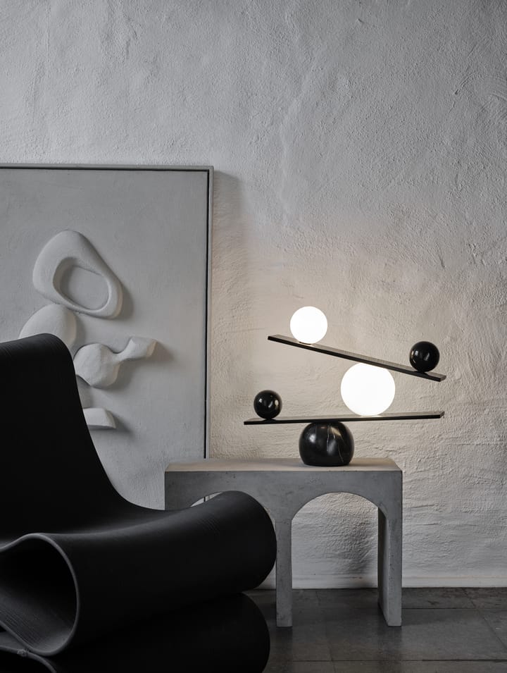 Lámpara de mesa Balance, Black Oblure