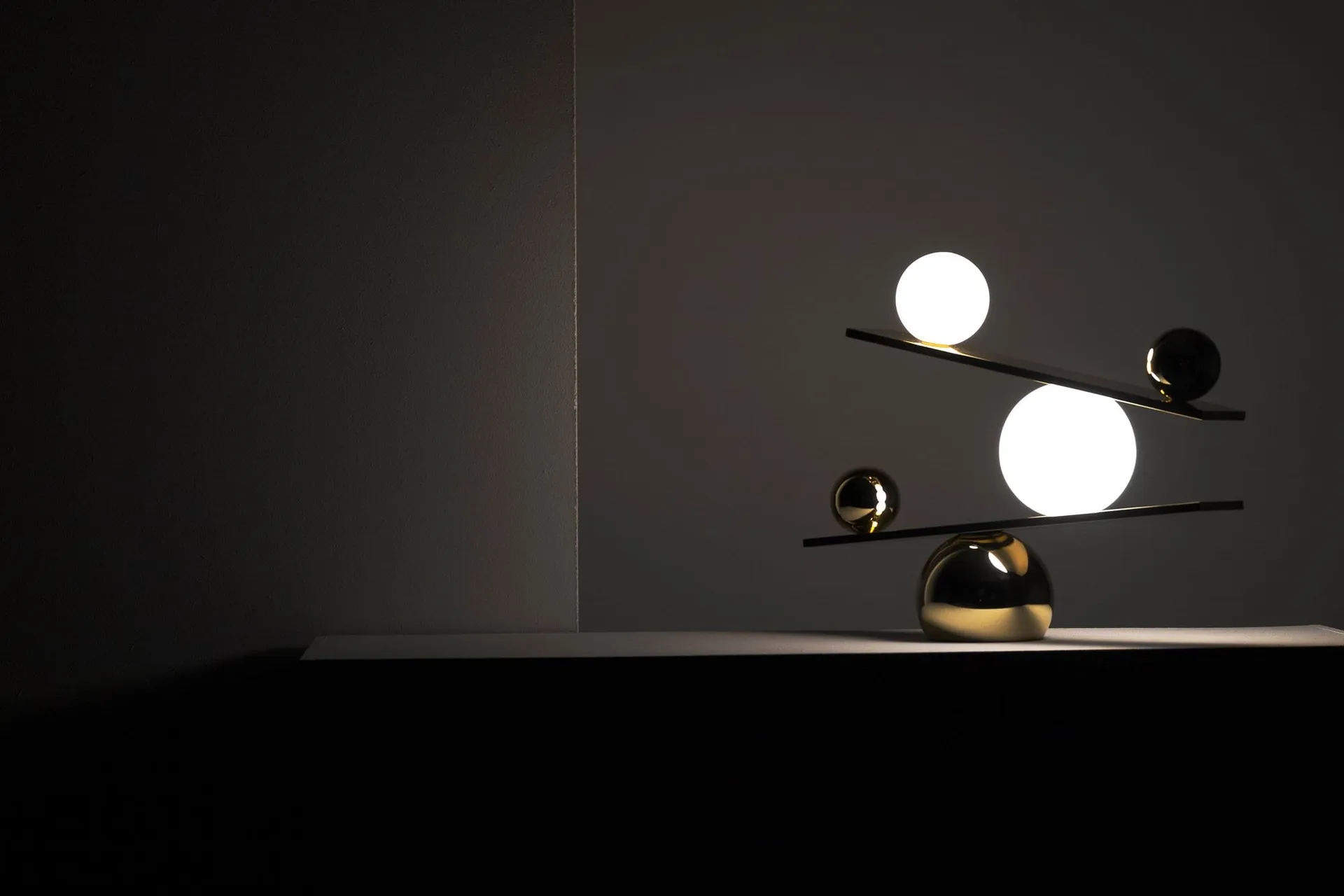 Lámpara de mesa Balance, Brass, v2 Oblure