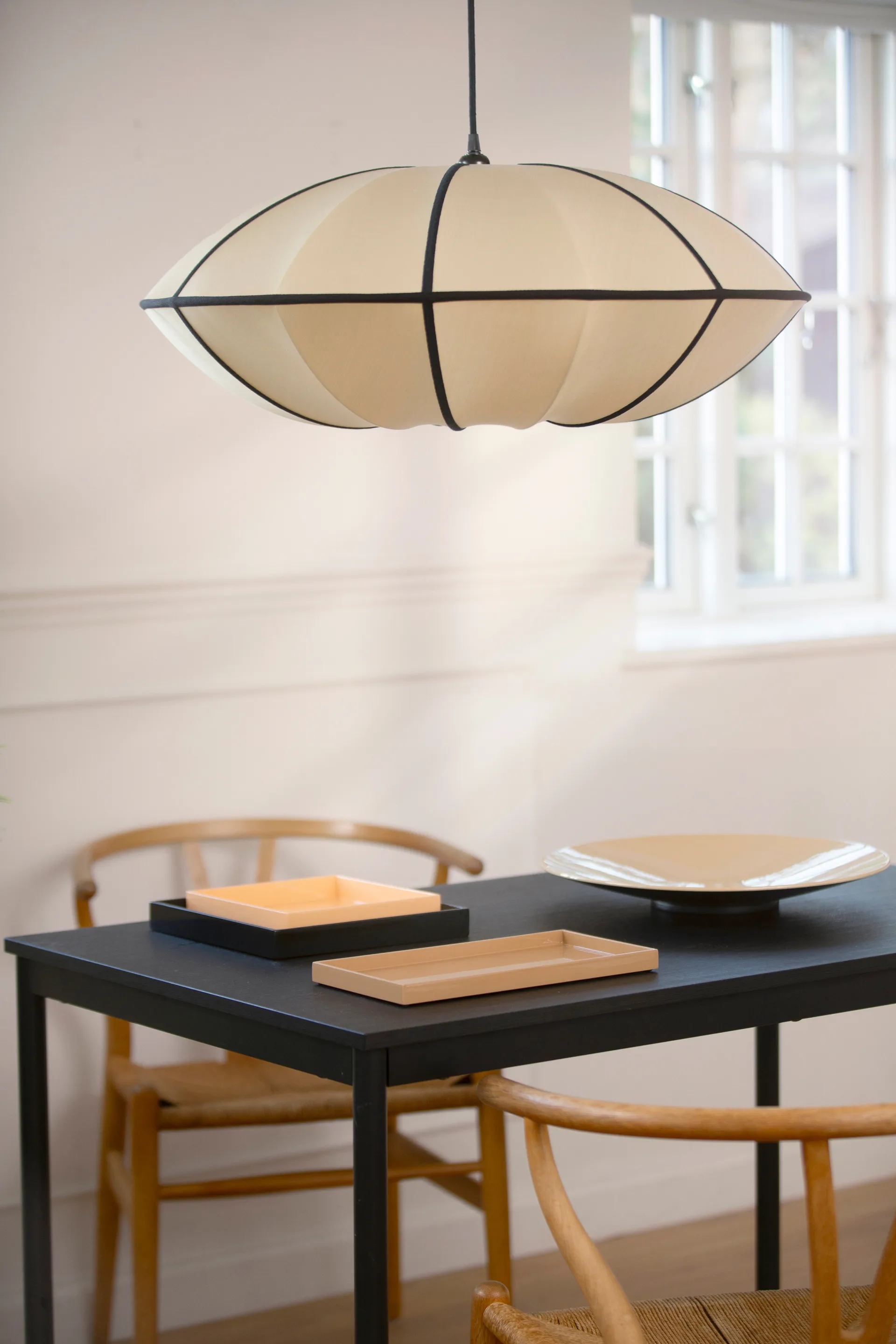 Pantalla de lámpara Indochina Classic UFO, Kit-black Oi Soi Oi