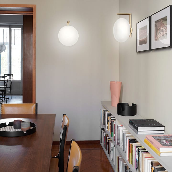 Lámpara de pared Alba 174, Opal, latón Oluce