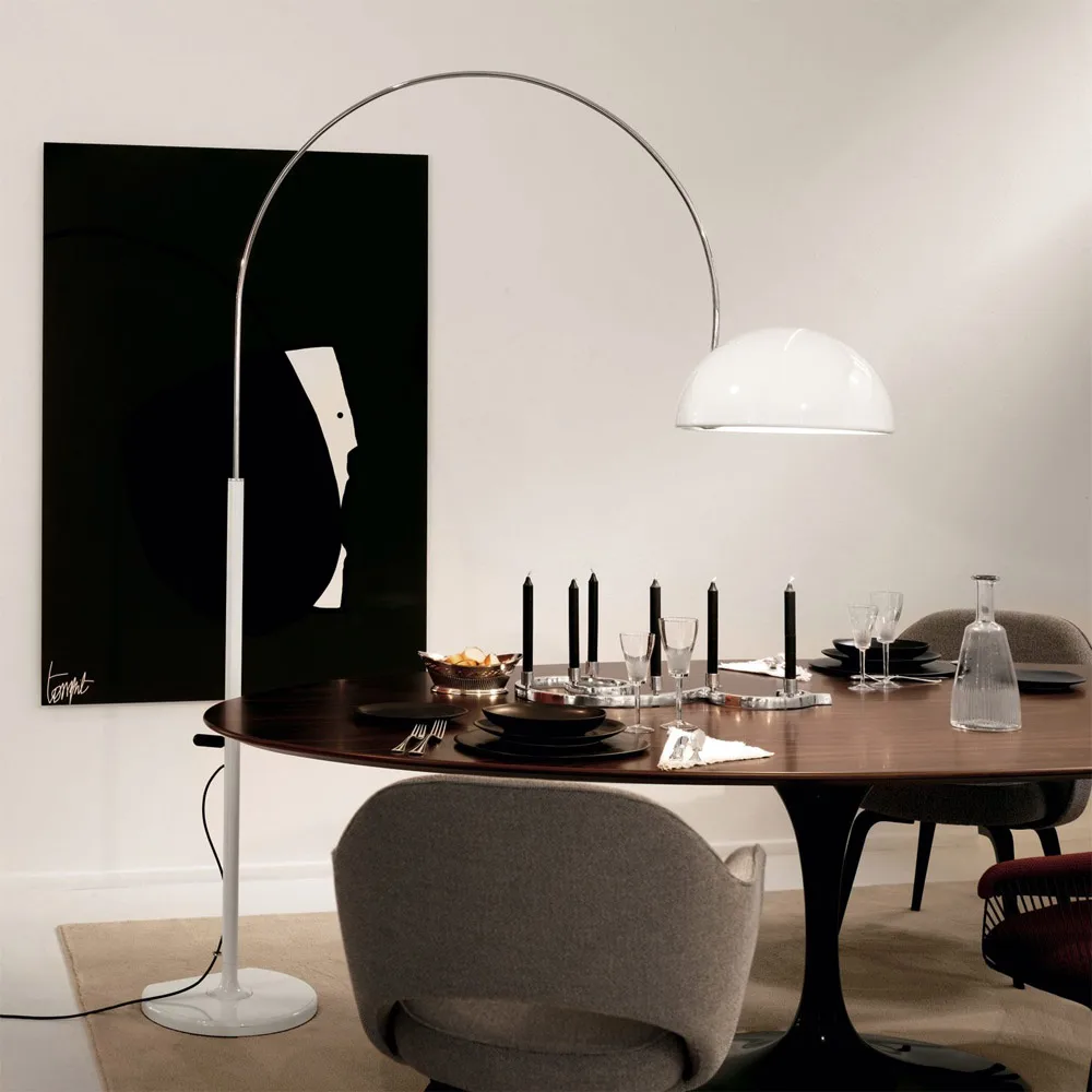 Lámpara de pie Coupé 3320, White, base de cromo Oluce