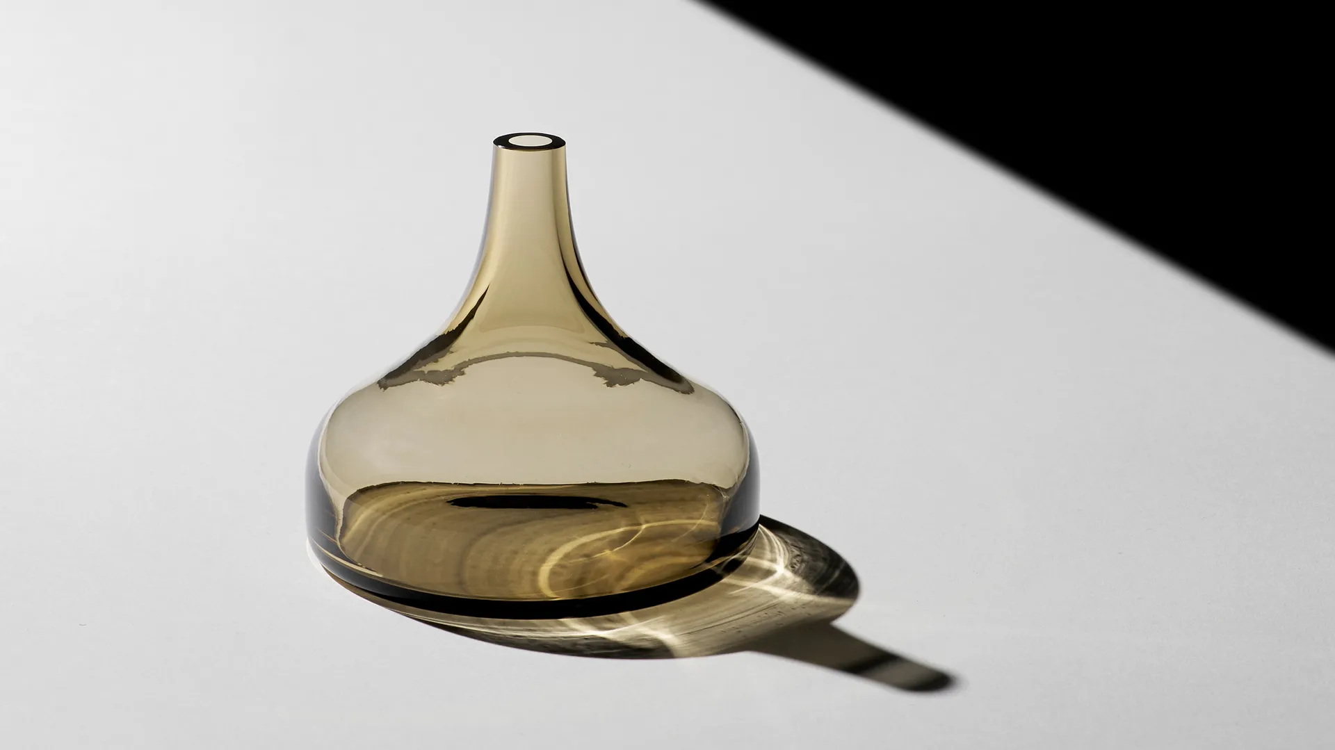 Midsummer mini jarrón Water Avens, 82 mm Orrefors