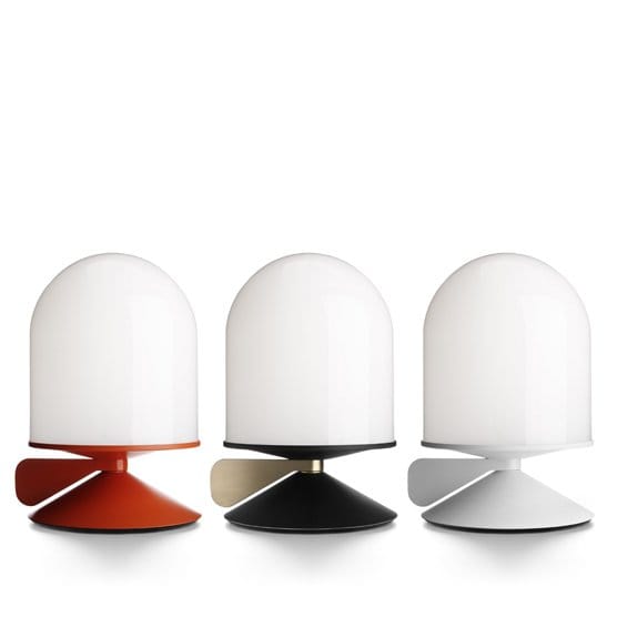 Lámpara de mesa Vinge, estructura blanca con cable blanco Örsjö Belysning
