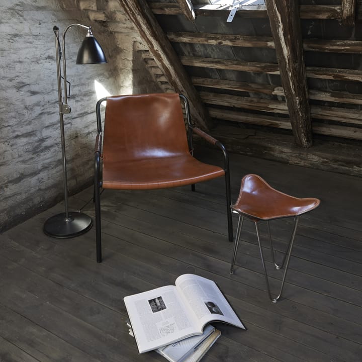 Sillón September, cuero coñac, estructura de acero lacado negro OX Denmarq