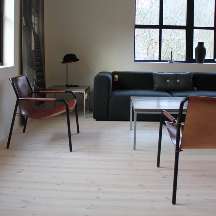 Sillón September, cuero coñac, estructura de acero lacado negro OX Denmarq