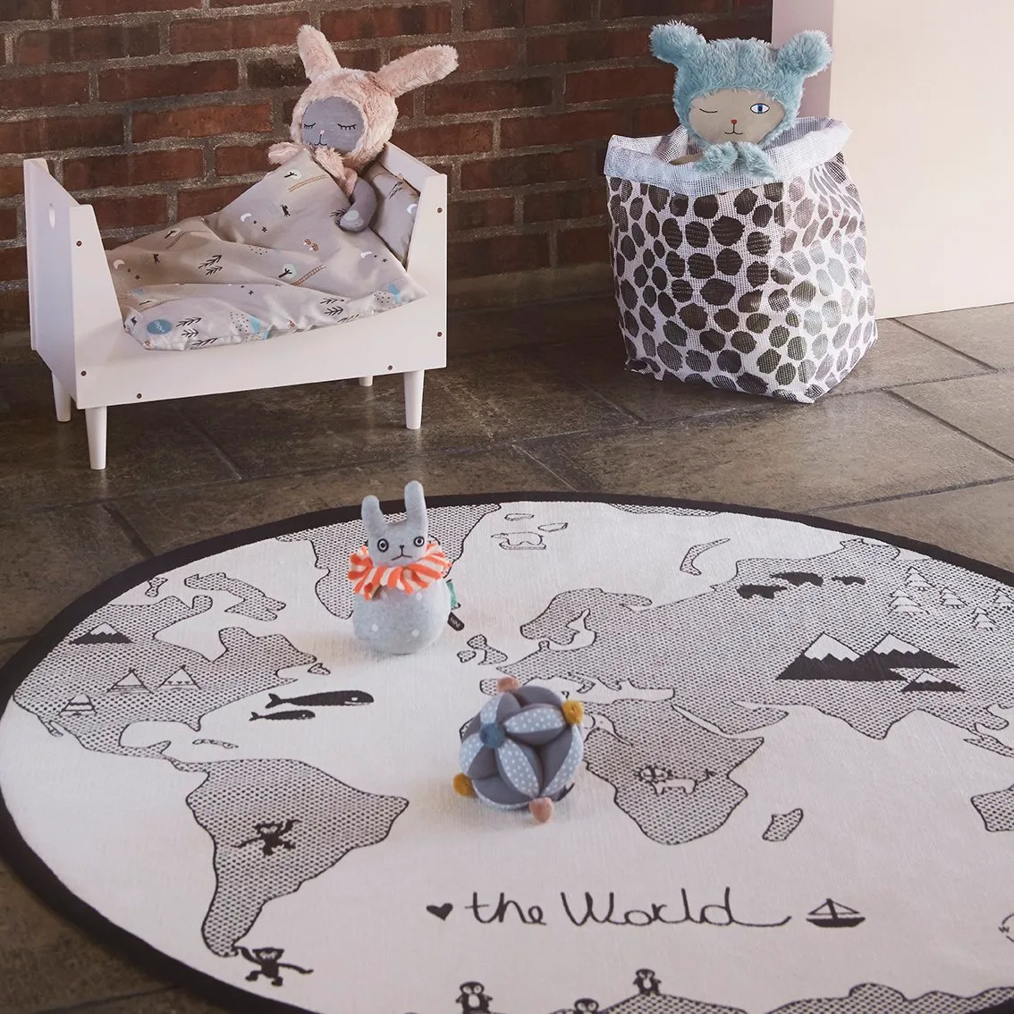 Alfombra infantil The World, beige-gris, Ø135 cm OYOY