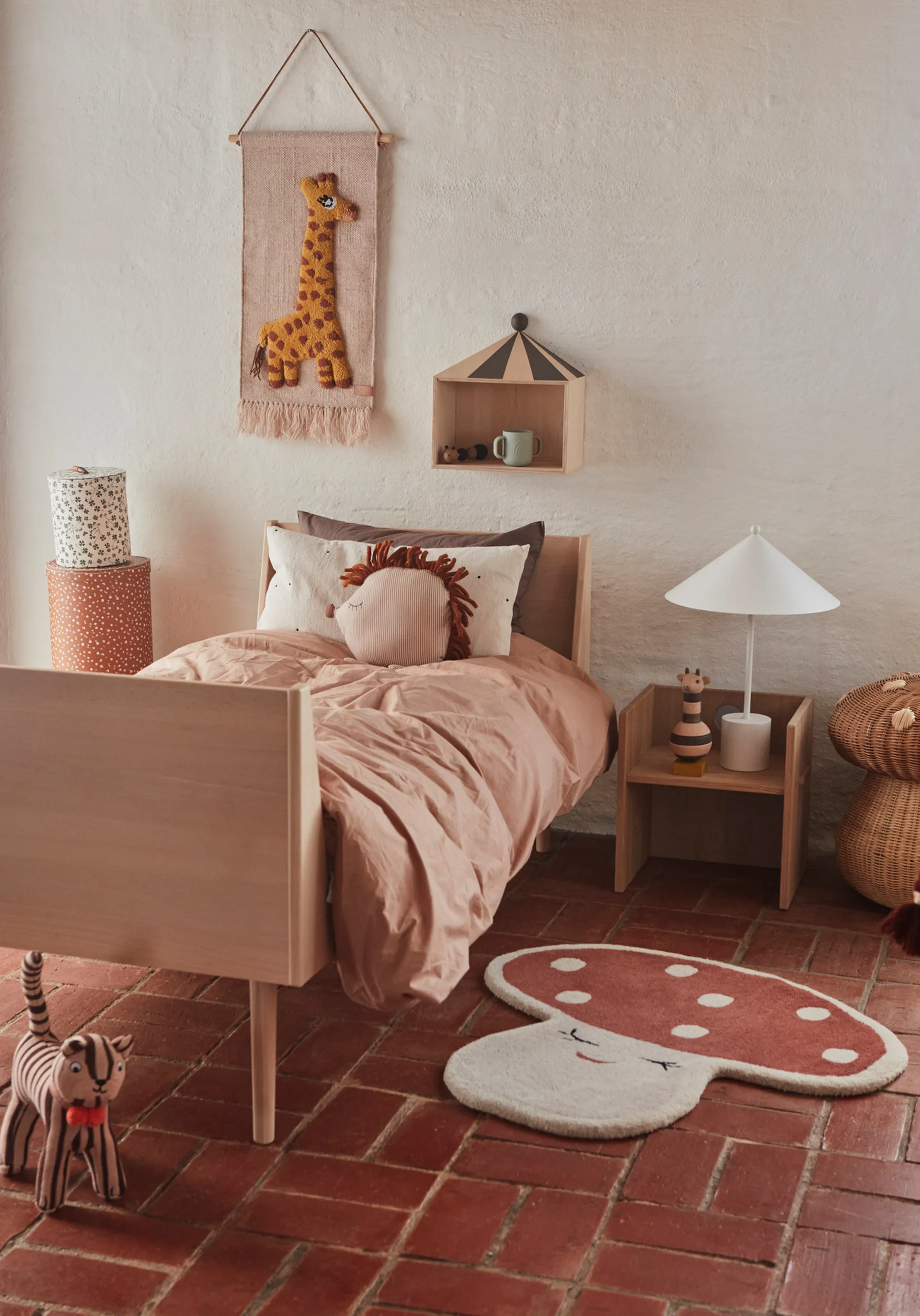 Alfombra Malle mushroom 75x77 cm, Red OYOY