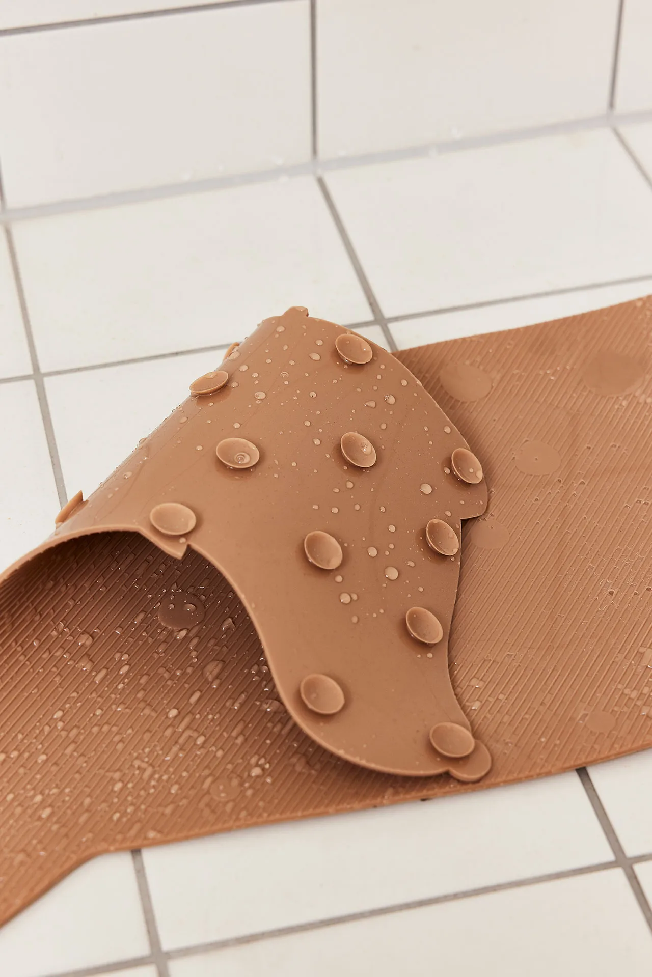 Alfombrilla para bañera Hunsi Dog, Camel OYOY