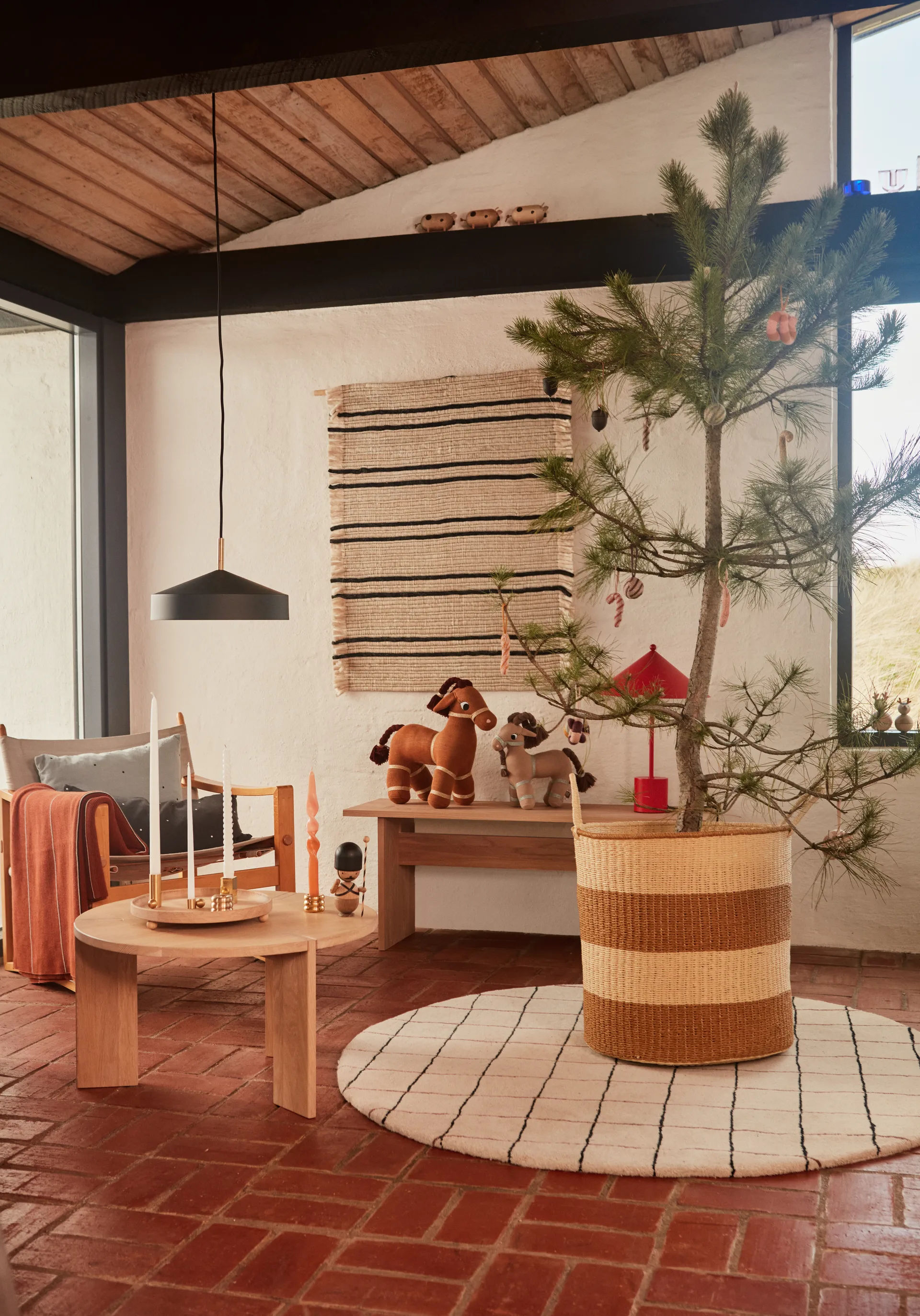 Candelabro Palloa alto, latón cepillado OYOY