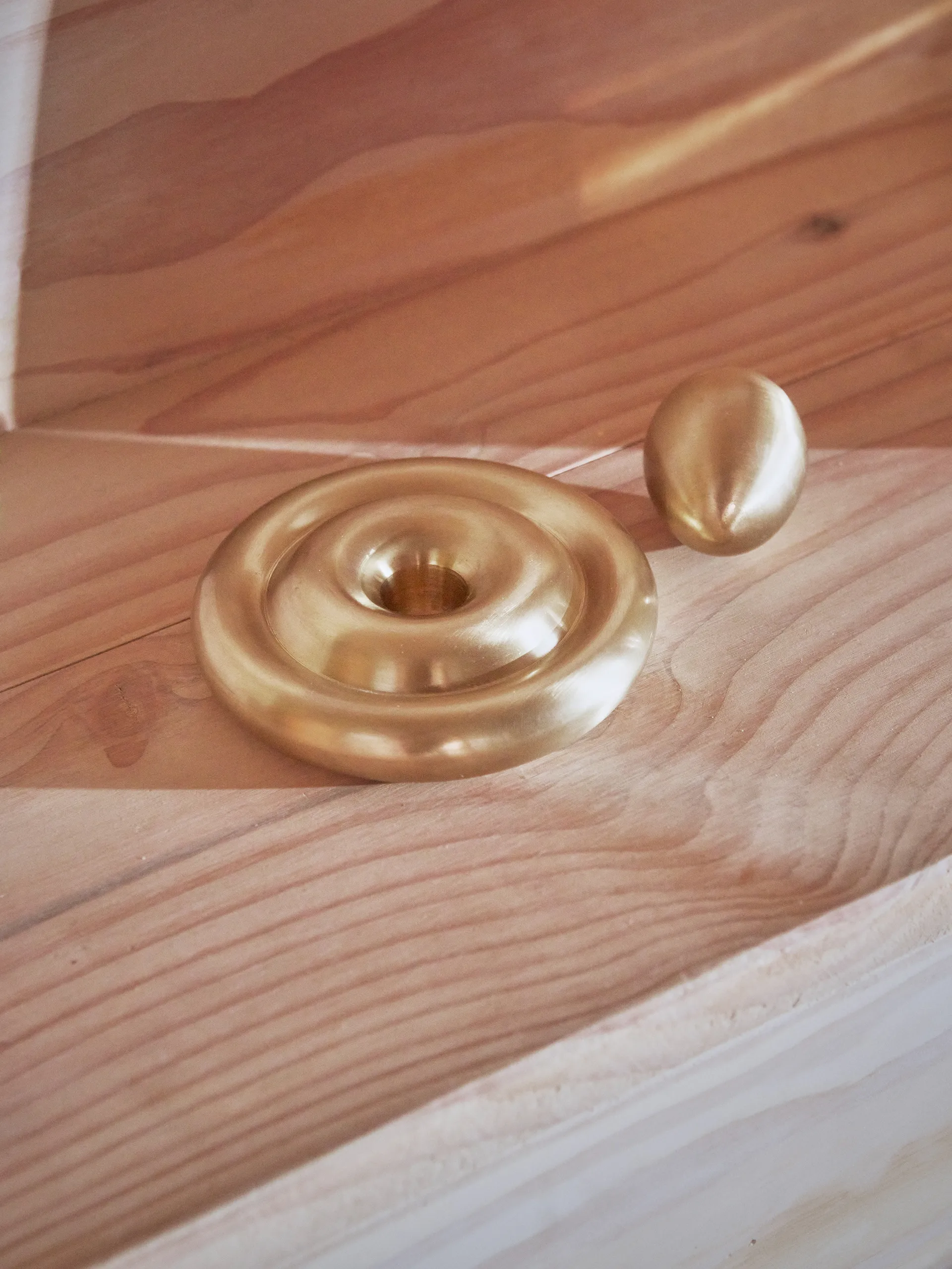 Candelabro Savi 3 cm, latón OYOY