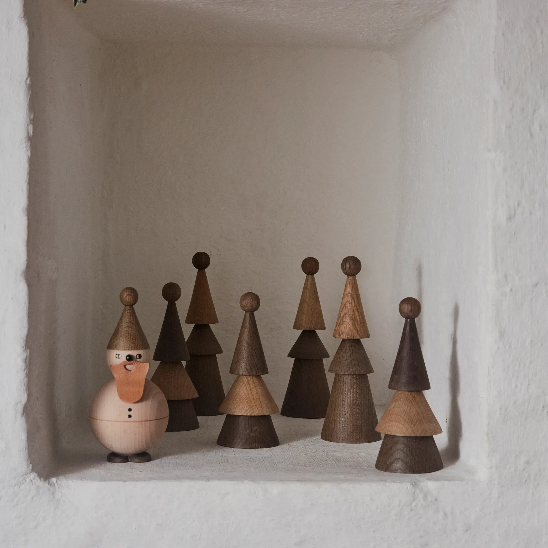 Figura de madera Santa Claus, haya-roble-cuero OYOY