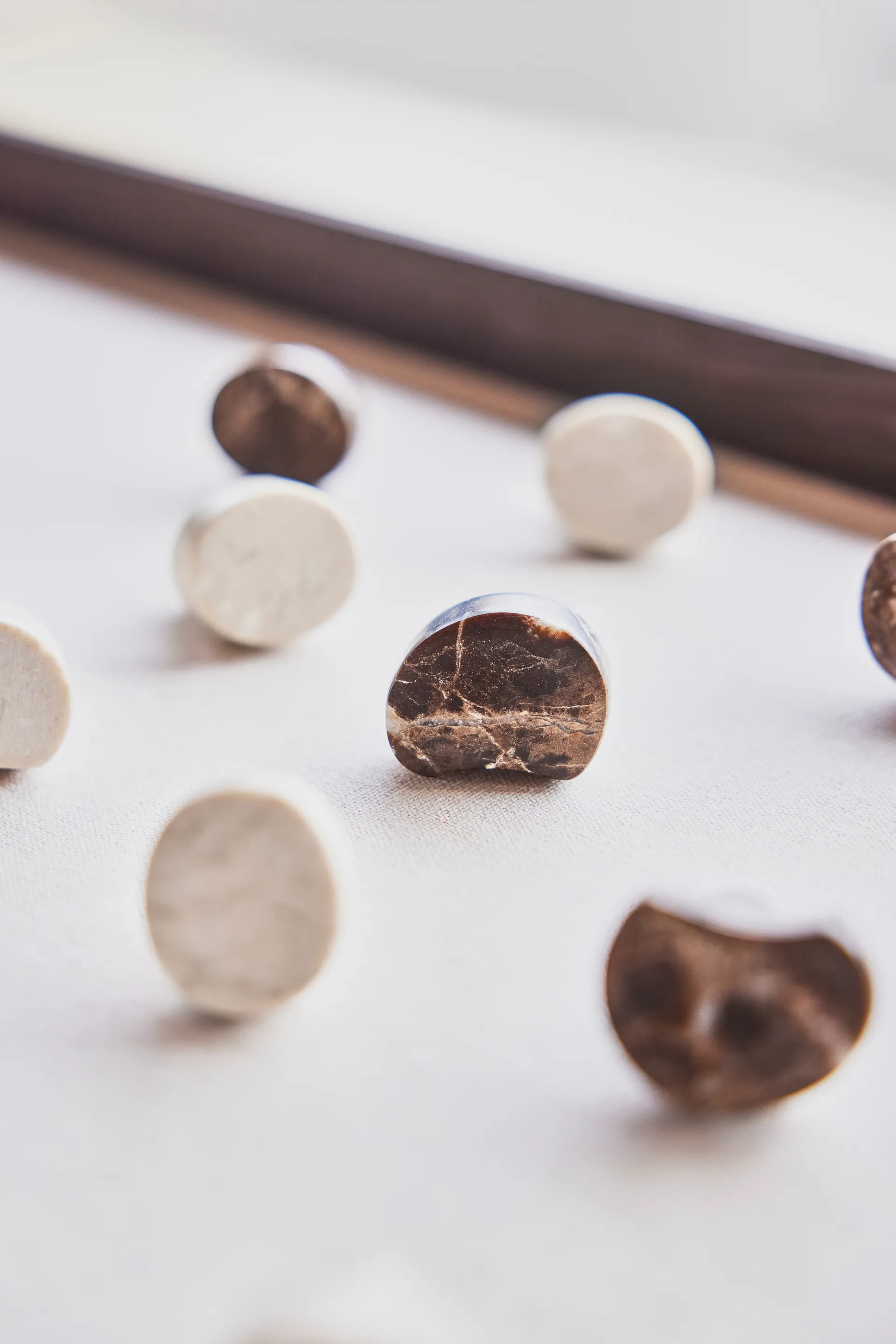 Gancho Savi mármol no.1, Choko OYOY