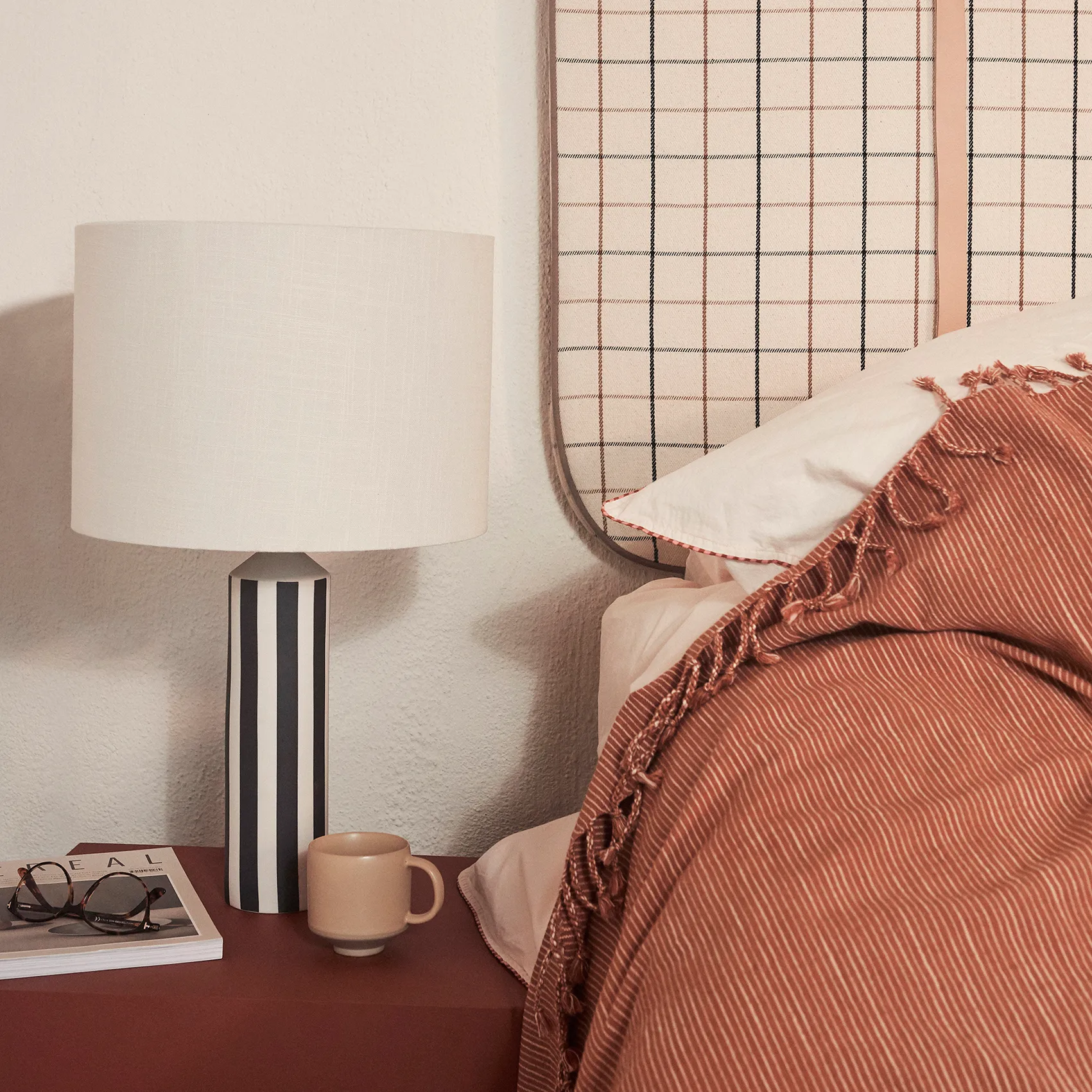 Lámpara de mesa Toppu 57 cm, Off white-antracit OYOY