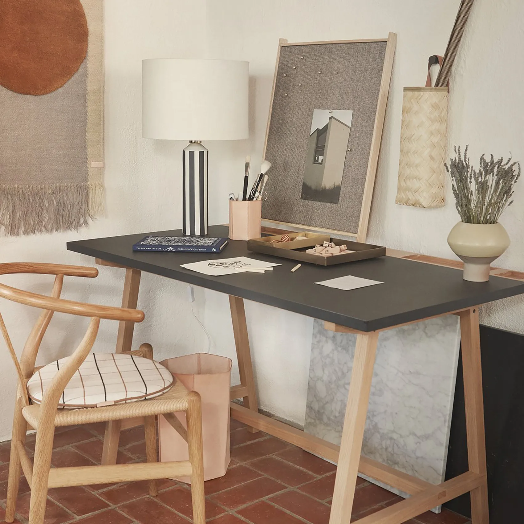 Lámpara de mesa Toppu 57 cm, Off white-antracit OYOY