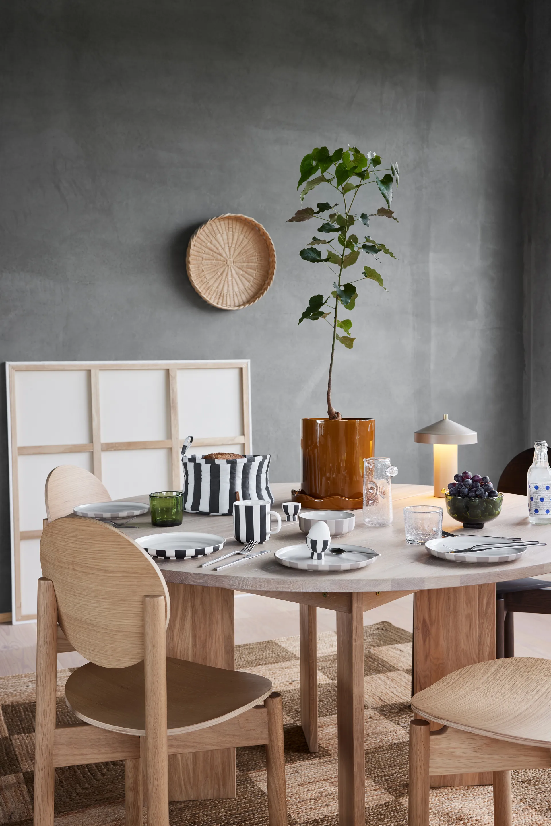 Maceta con base Nami medium Ø21,5 cm, Amber OYOY